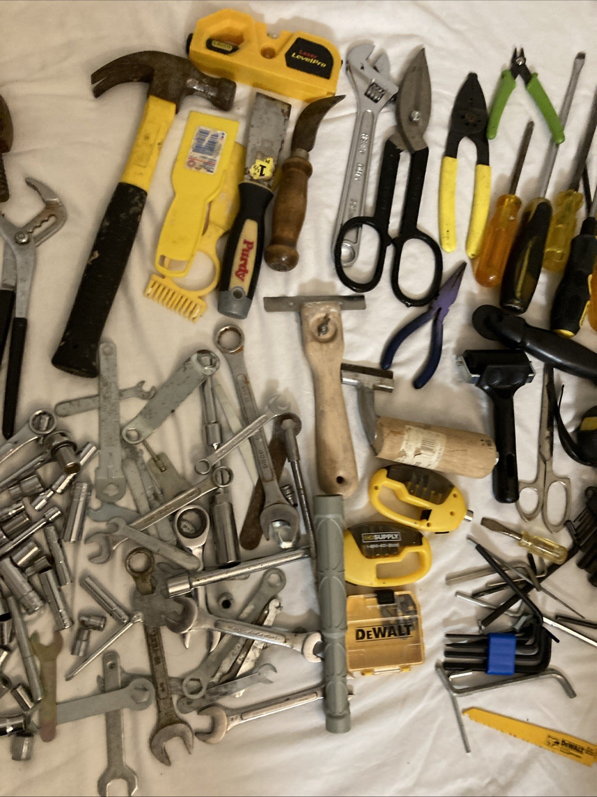 Mixed lot of Hand Tools Carpenter Plumbing Mechanic Screwdrivers Pipe Wrench ++