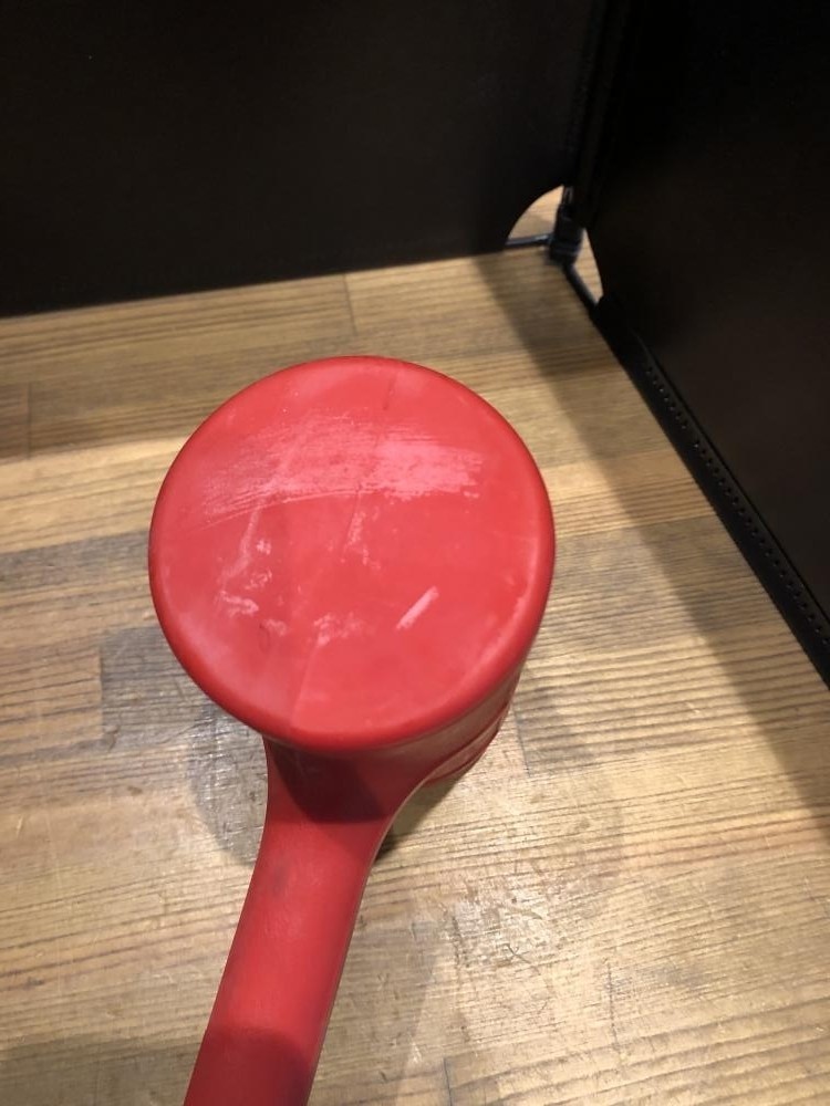 Snap-on HBFE56 56 OZ Dead Blow Hammer Soft Grip Red 1550G [Used]