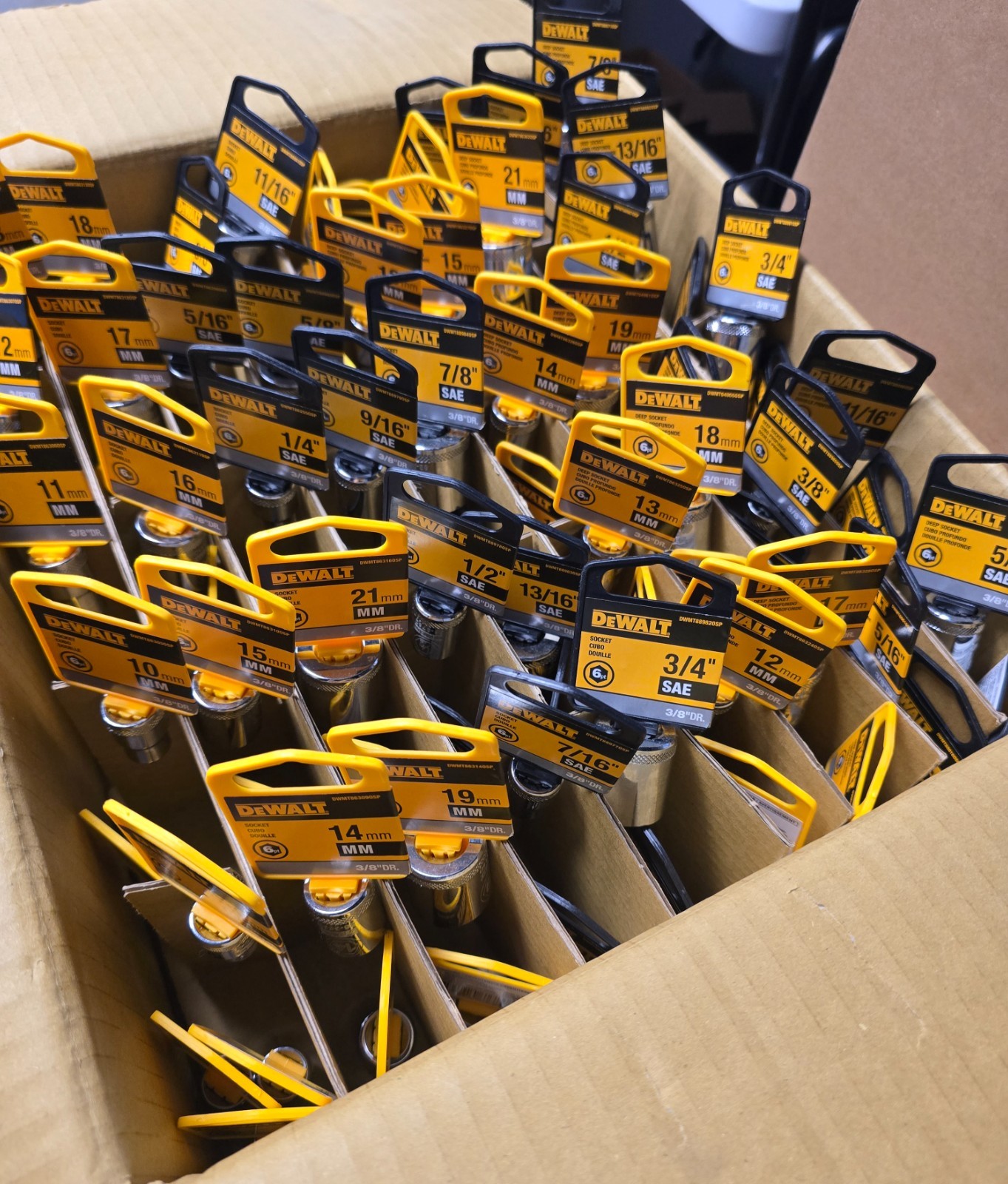(92 pcs LOT) DeWalt Sockets, Deep 6pt, SAE, MM, 3/8″ DR, size variety *SEE PICS*