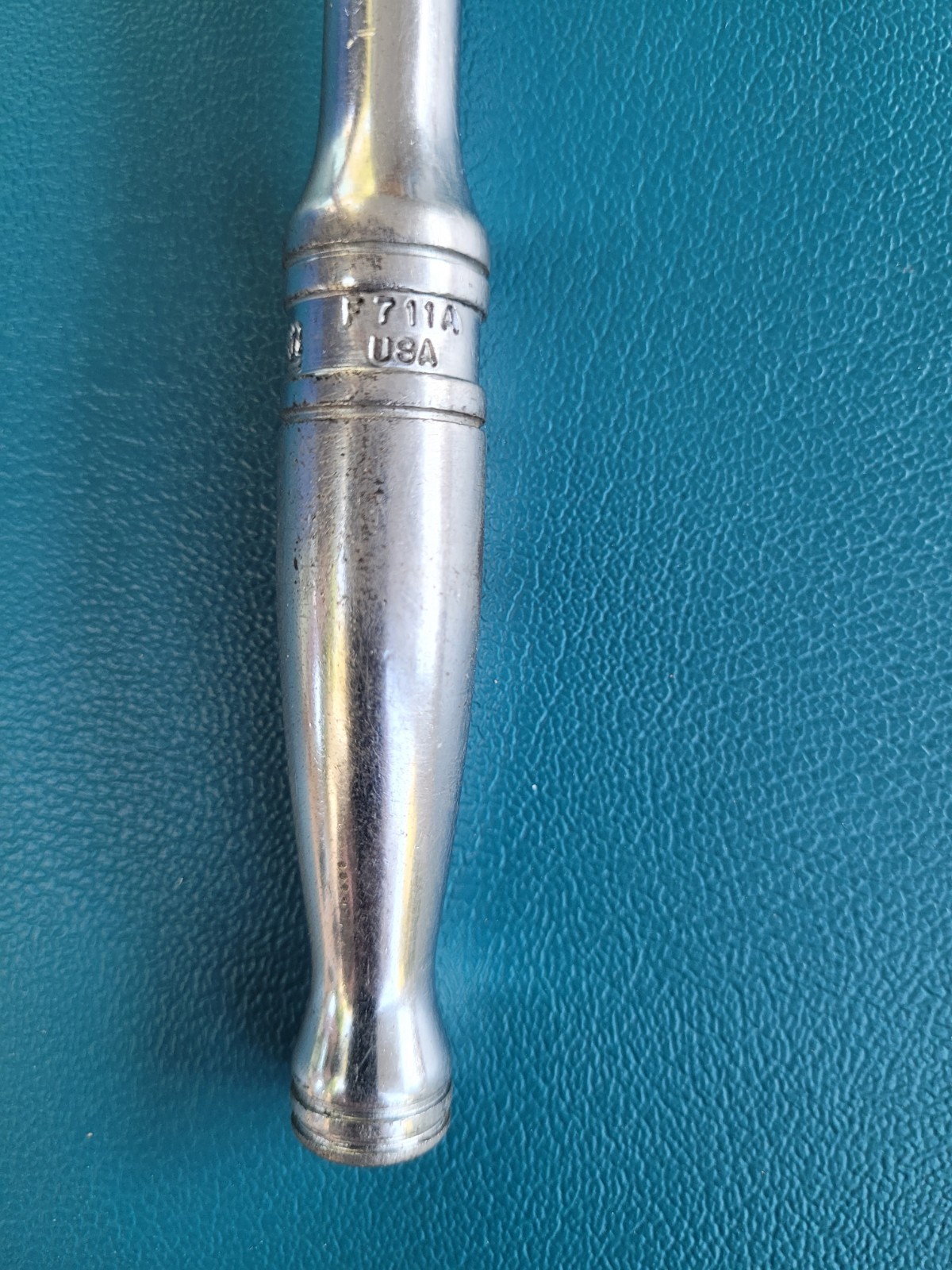 Snap-On Ratchet 3/8″ Drive 11″ Standard Grip Flex Head. F711A