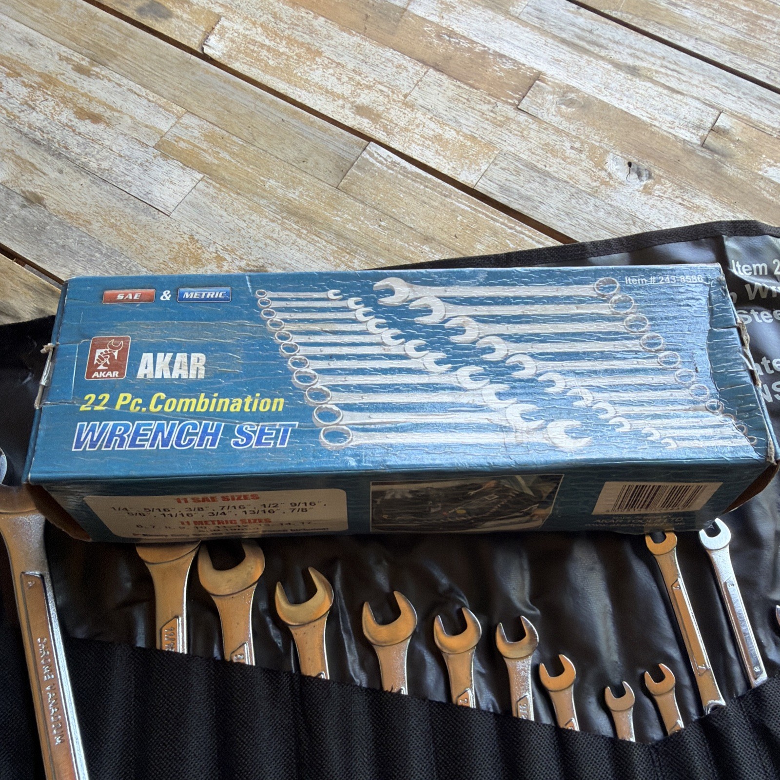 22-Piece Standard/Metric Combination Wrench Set. NOS