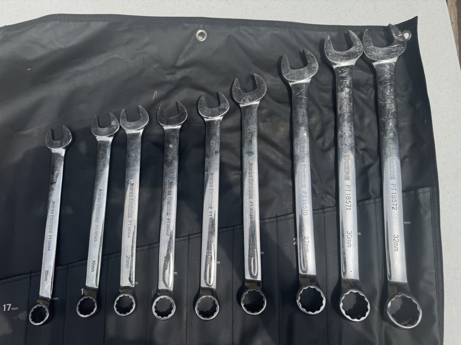 John Deere Metric Full-Polished Wrench Set (20-Piece) TY19977 (2 MISSING READ!!)