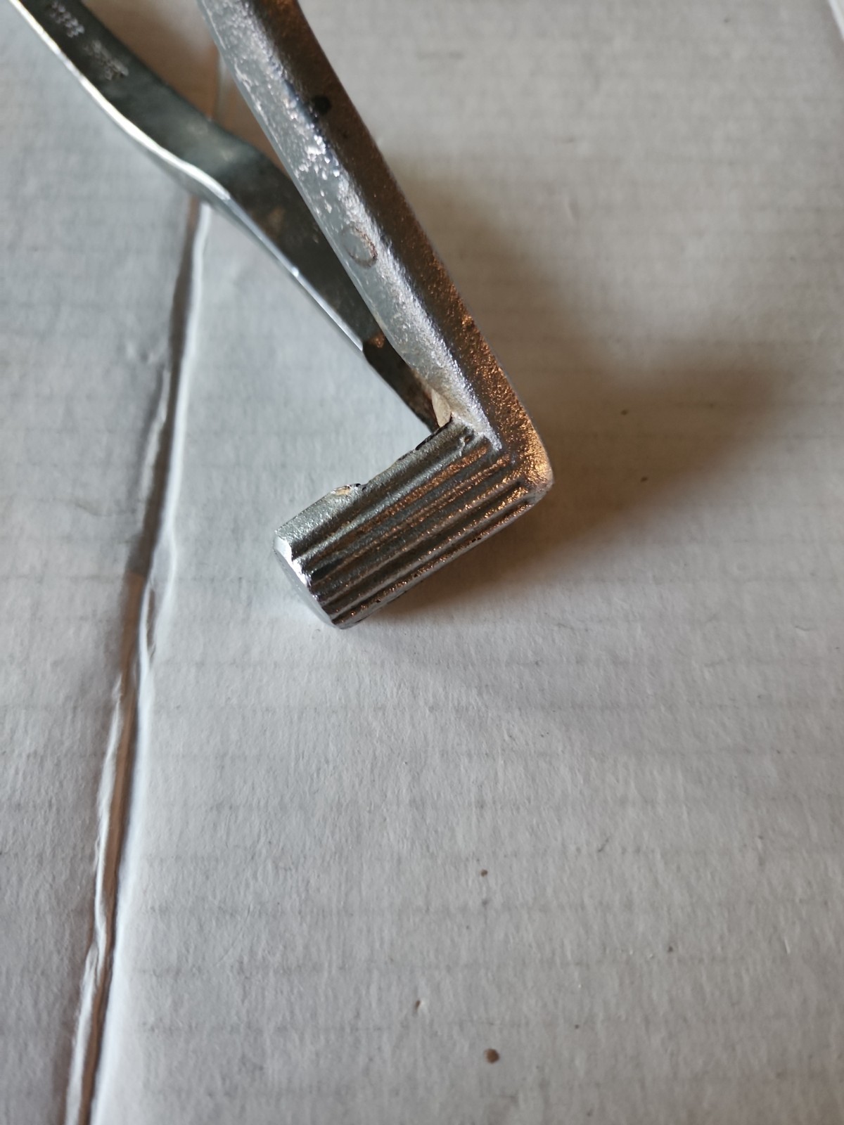 Snap-on USA B260A 7 1/2″ Battery terminal Spreader Clamps.