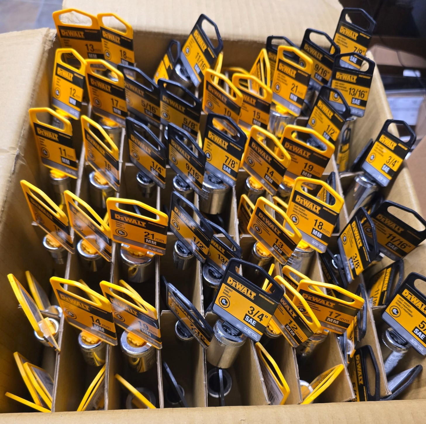 (92 pcs LOT) DeWalt Sockets, Deep 6pt, SAE, MM, 3/8″ DR, size variety *SEE PICS*