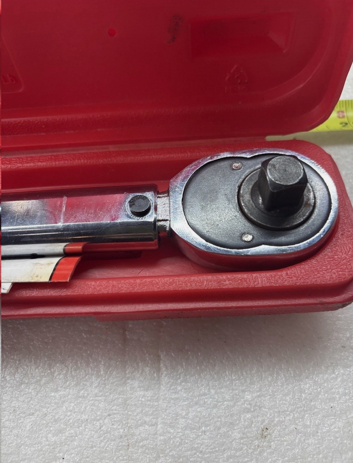 Pittsburgh Tools 1/2″ Drive Click Type Torque Wrench with Case – 20–150 ft-lbs
