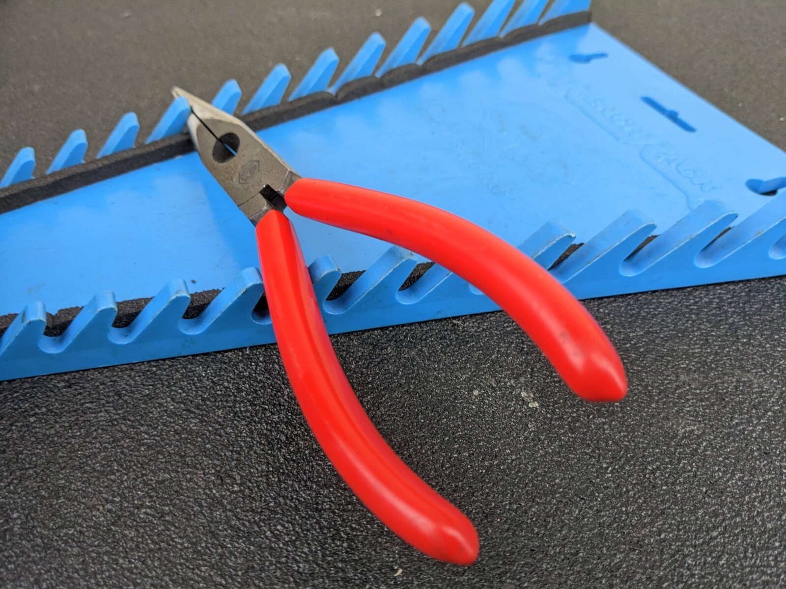 #bj159 Matco/Knipex Tools PNC8/26-200 – 8″ Soft Needle Nose Pliers w/ Cutter