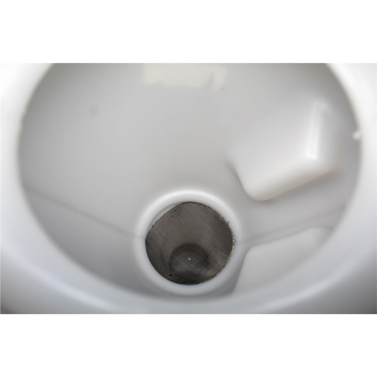 K Tool International Funnel Plastic 9-1/2 Inch Anti-Splash 3.7 Quart