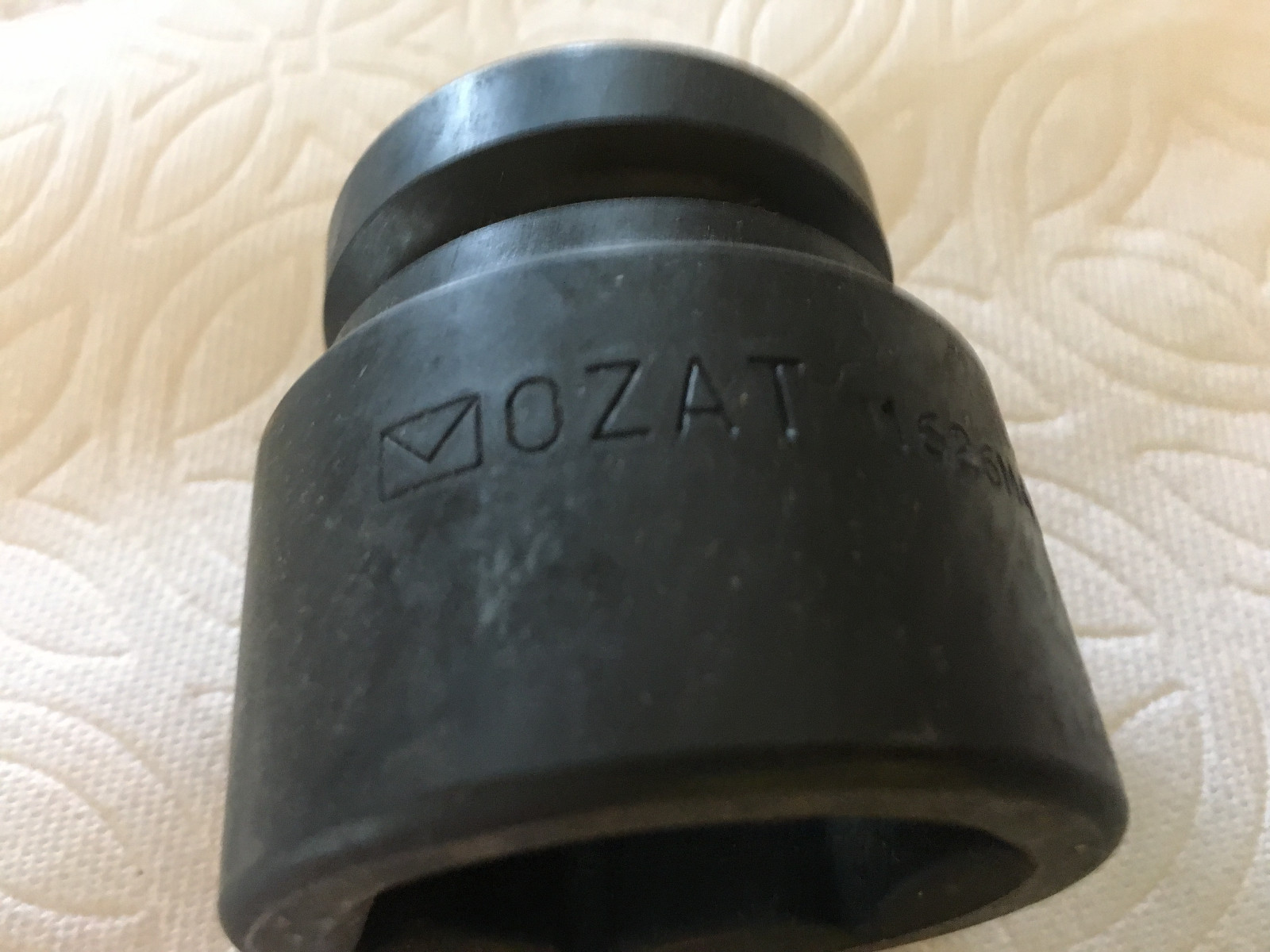 OZAT 1626M41 – 1″ Drive – 6 Point 1-5/8″-41mm Short Impact Socket Black