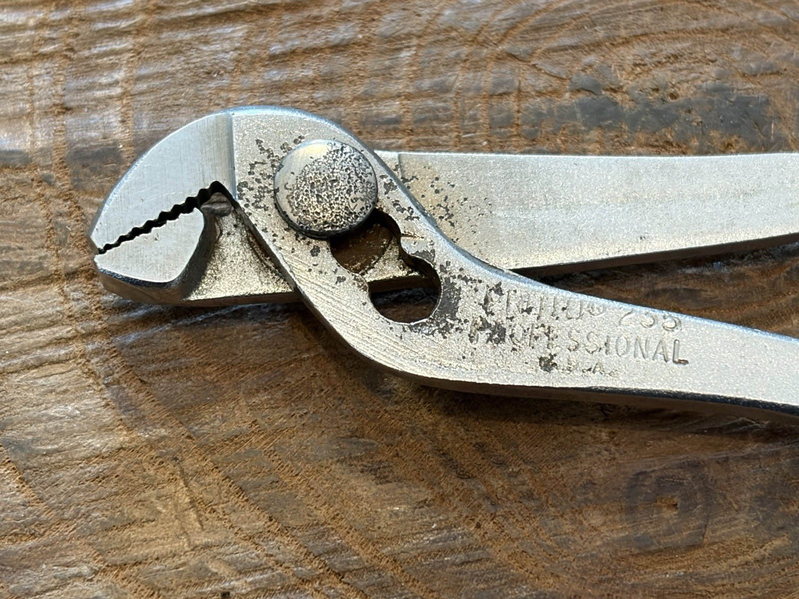 PROTO PROFESSIONAL 4-1/2″ Adjustable Slip-Joint Pliers #235 – USA