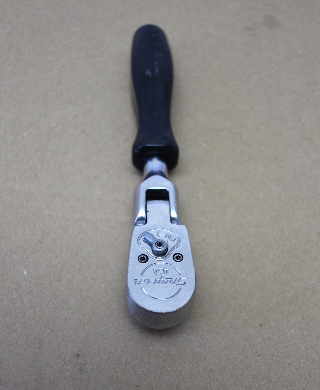 SNAP-ON MODEL FK835 (3/8″ DRIVE) FLEX-HEAD RATCHET BLACK HARD HANDLE