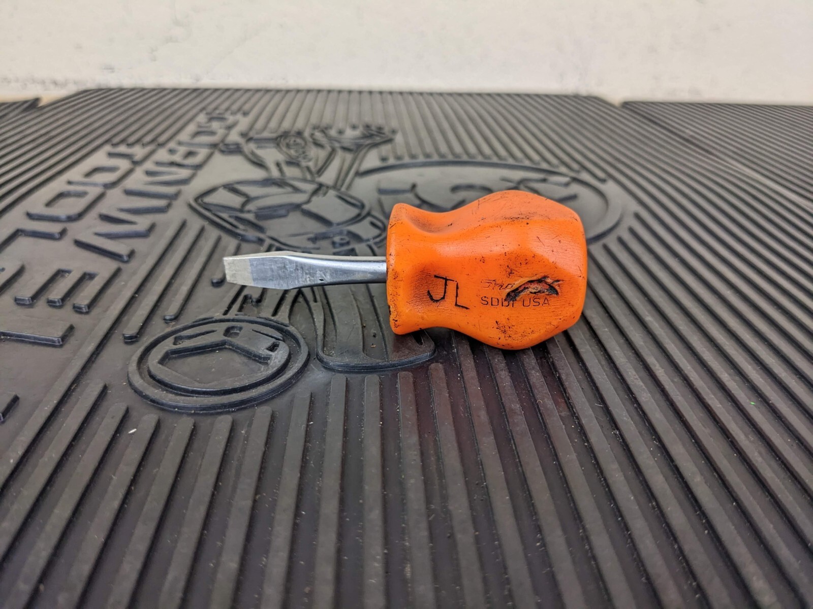 #bd910 Snap On SDD1 Stubby Screwdriver Flat Tip-Orange Hard Handle