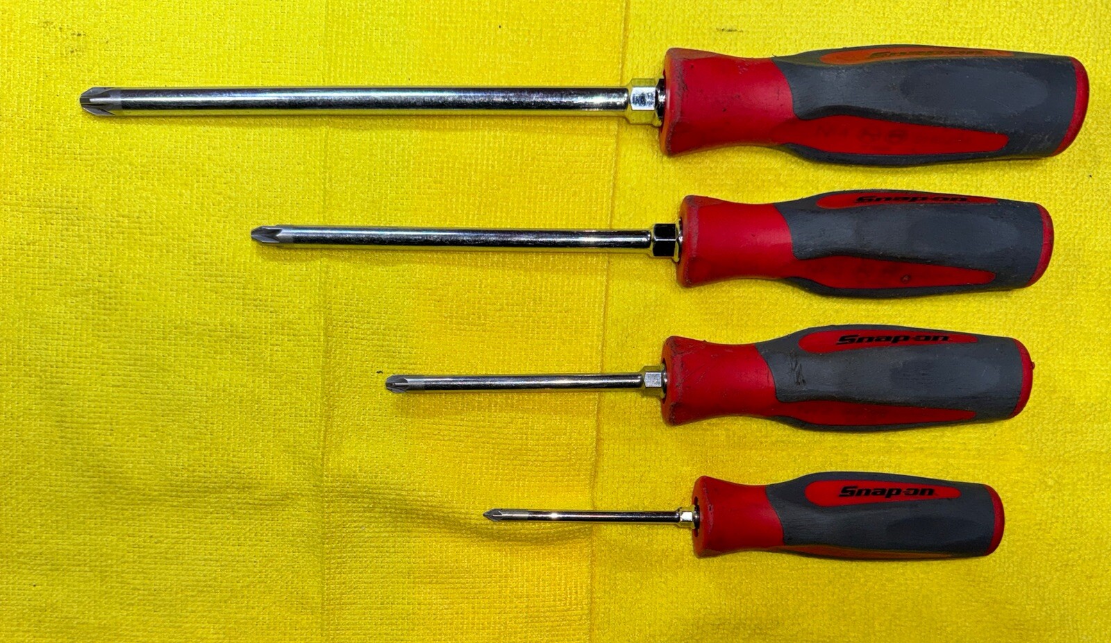 Snap On Tools SHDZ40R SDDD41MB 4pc Red & Gray Hard Grip Pozi PZ Screwdriver Set