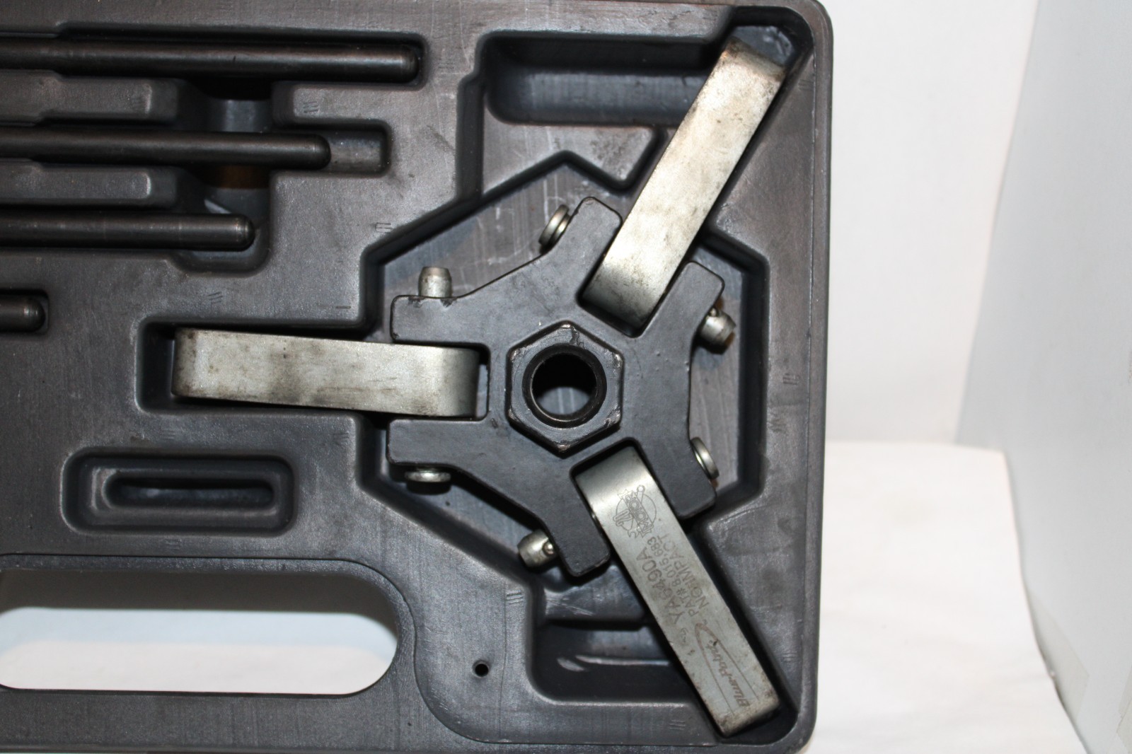 Blue-Point Tools Universal GM / Chrysler Harmonic Damper Pulley Puller YA6490A