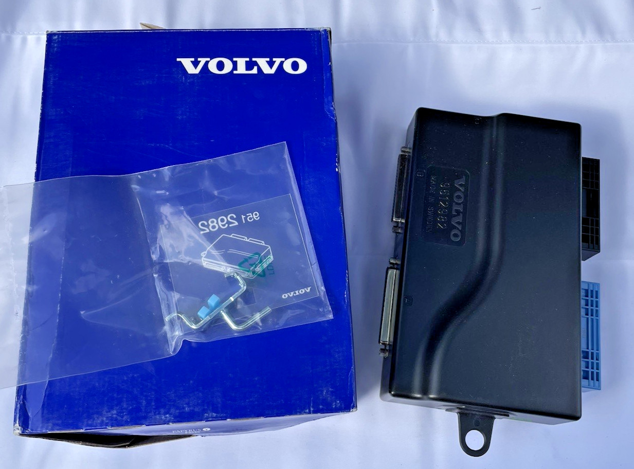Volvo SRS Supplementary Restraint System Adaptor 9512982 Genuine New