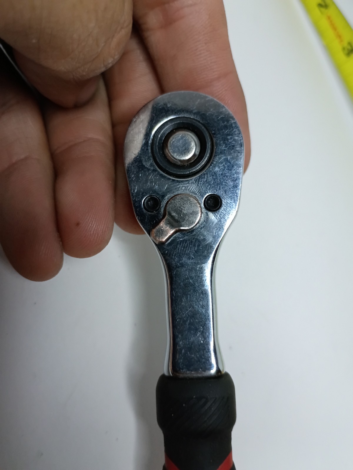 Craftsman 1/4″ 72 Tooth Low Profile Comfort Grip Ratchet CMMT86821