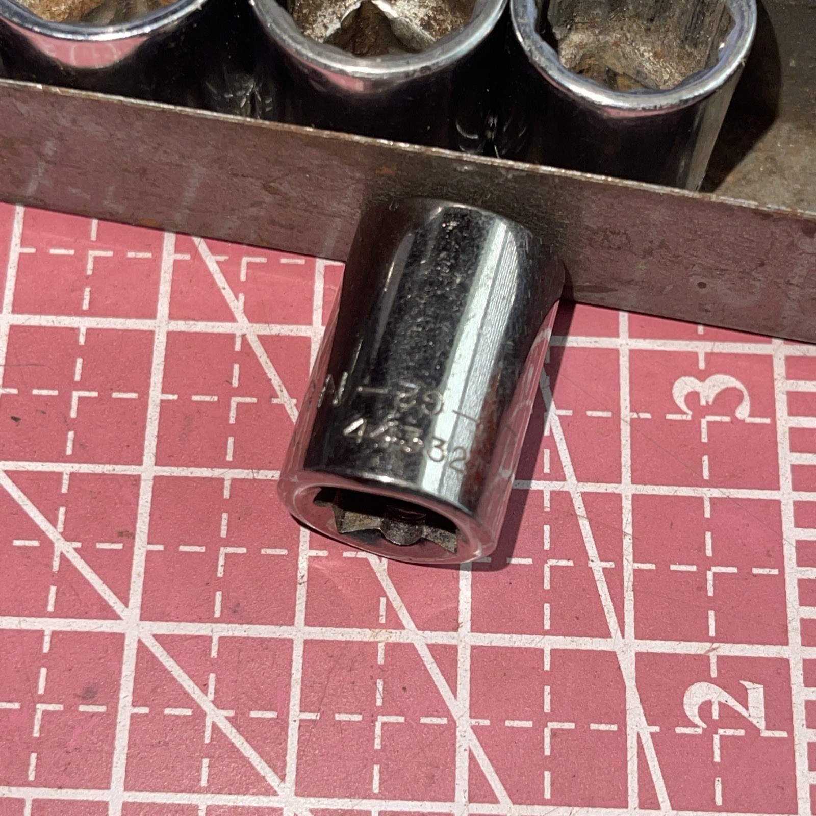 Sears Craftsman USA 8 Piece V SAE 3/8 Drive Socket Set Metal Lip Hanger Case