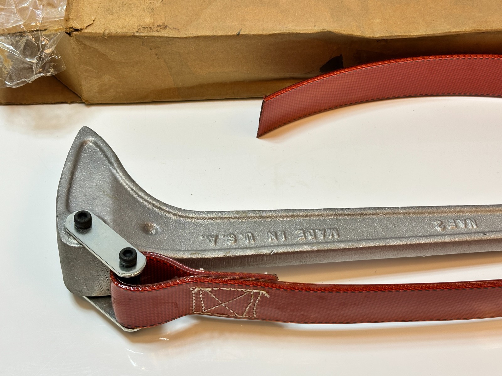 NEW Klein Tools S-18H 18″ Grip-It Adjustable Strap Wrench 1-1/8″ to 8″ Capacity