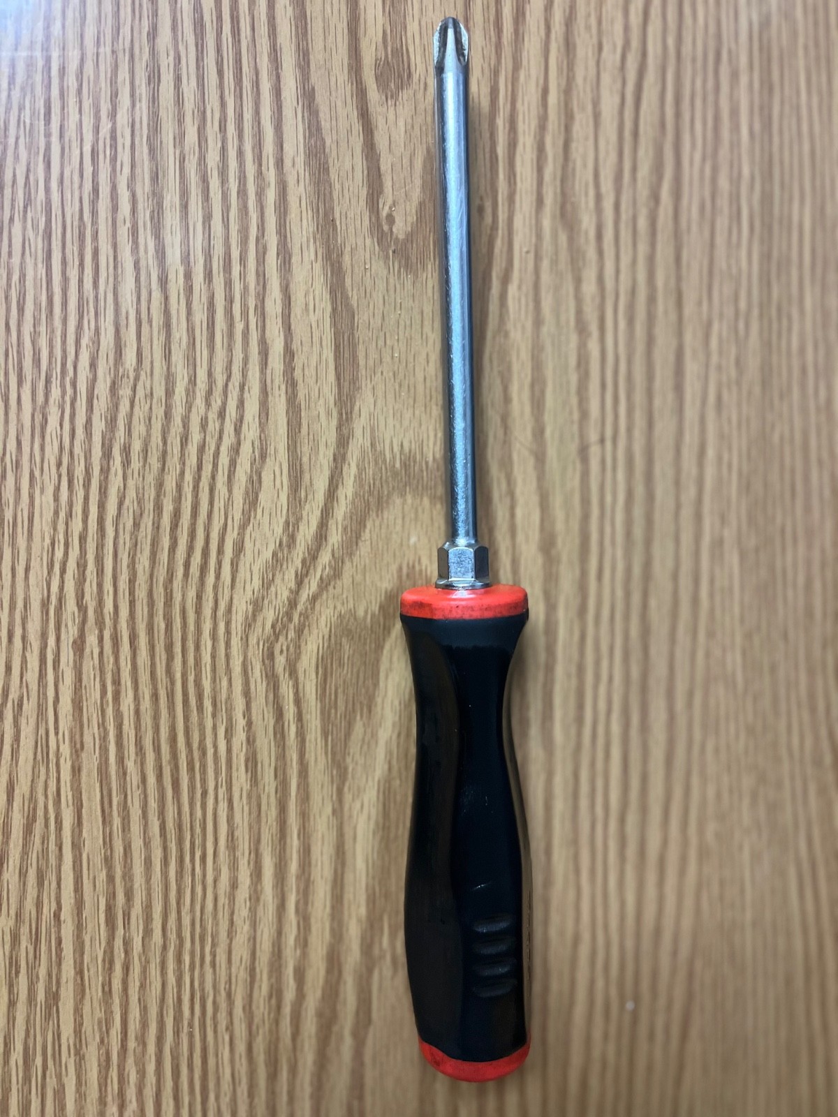 SNAP ON – NO4 PHILLIPS SCREWDRIVER WITH BLACK/RED CUSHION GRIP HANDLE- LOC#279