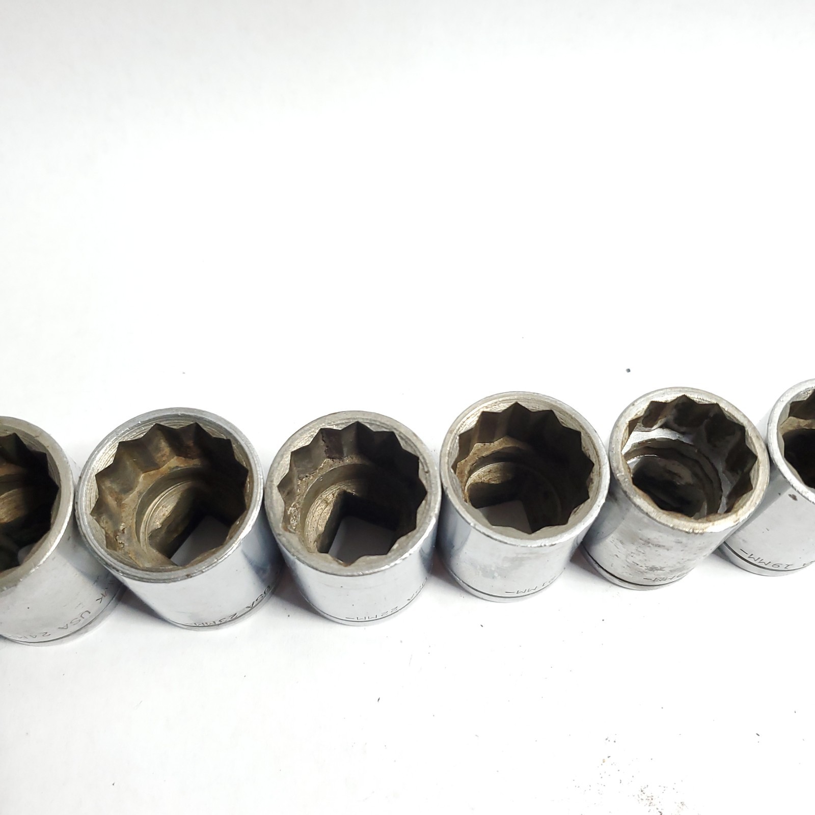 Blackhawk 13 pc. 1/2″ Drive Metric Socket Set 27mm-15mm 42027M-42015M