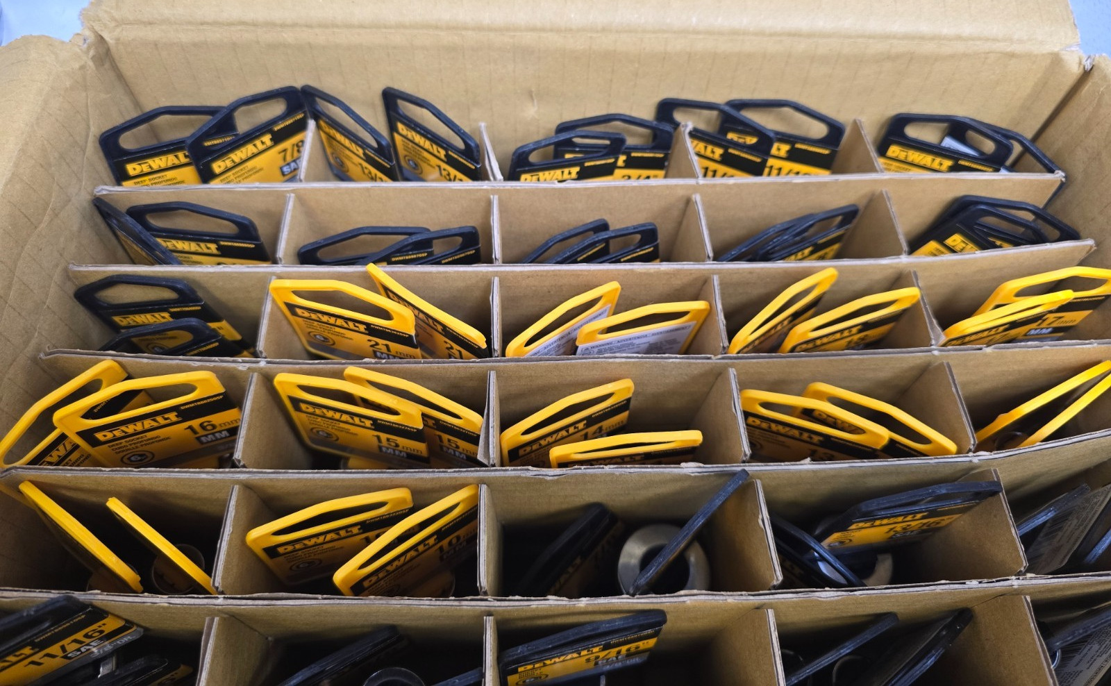 (92 pcs LOT) DeWalt Sockets, Deep 6pt, SAE, MM, 3/8″ DR, size variety *SEE PICS*