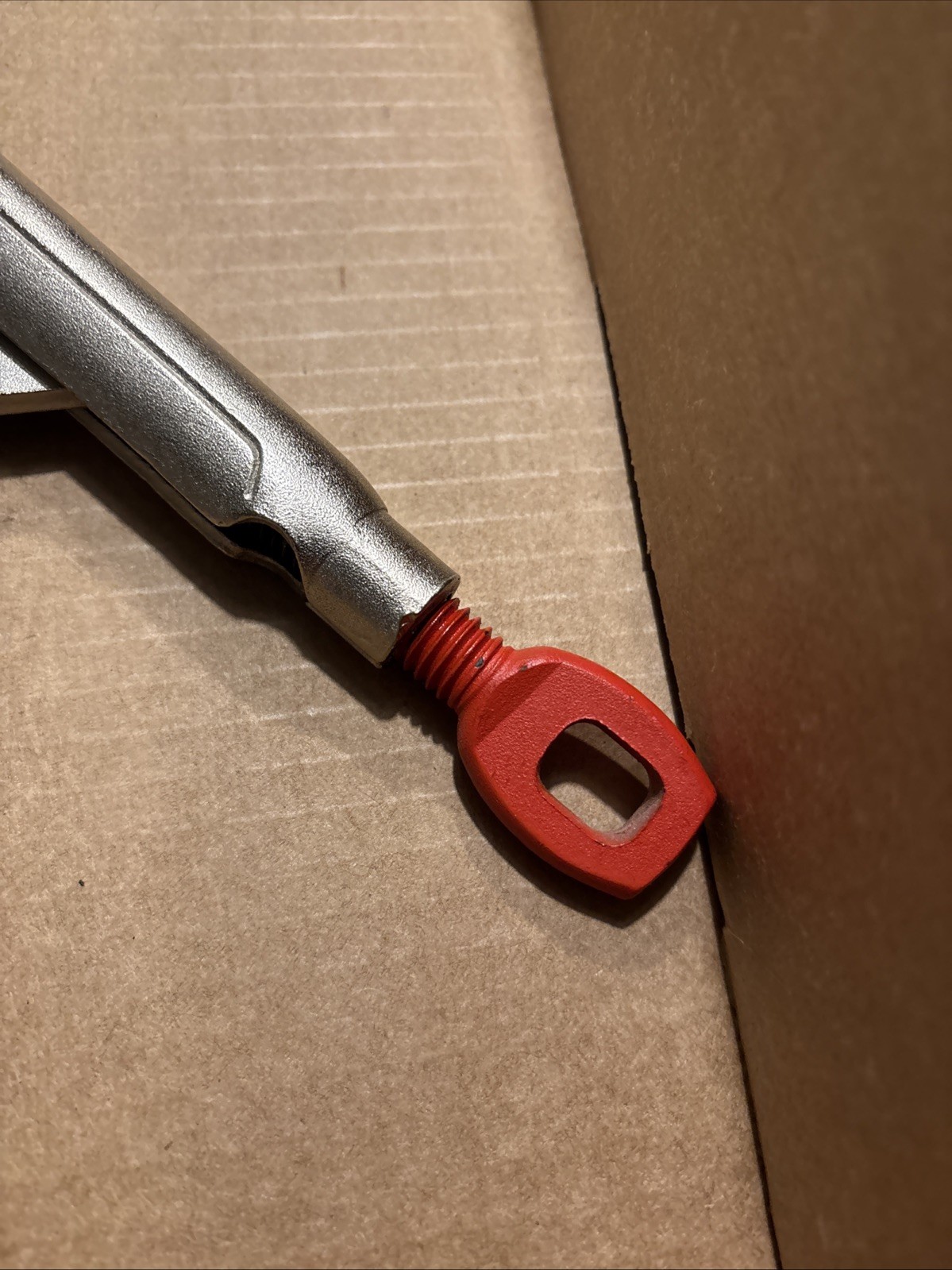 Milwaukee 48-22-3522 – 6″ «Torque Lock» Locking C-Clamp with Swivel Jaws New
