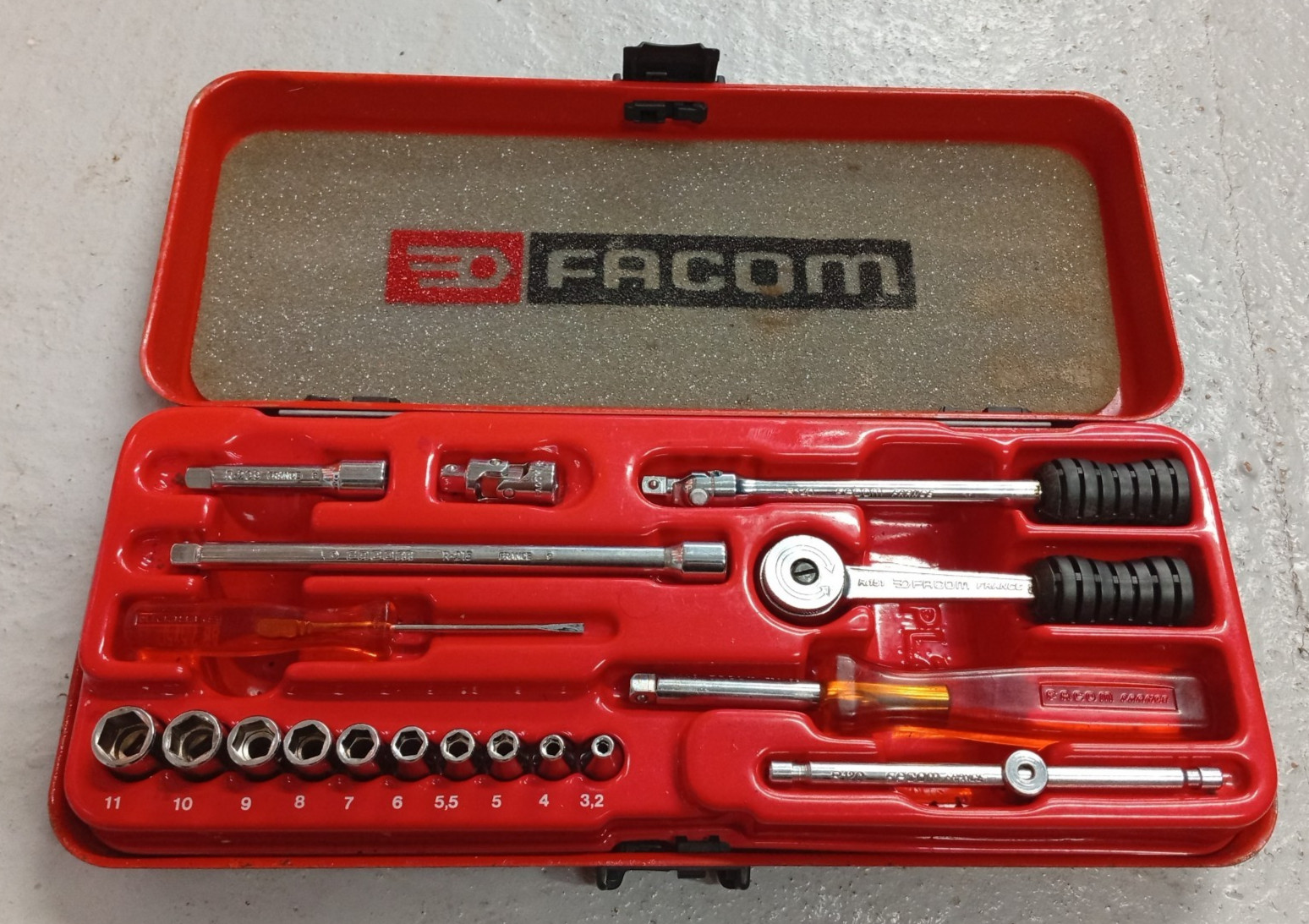 Vintage FACOM metric 1/4″ Drive, 19 Piece Socket Set, Made In France