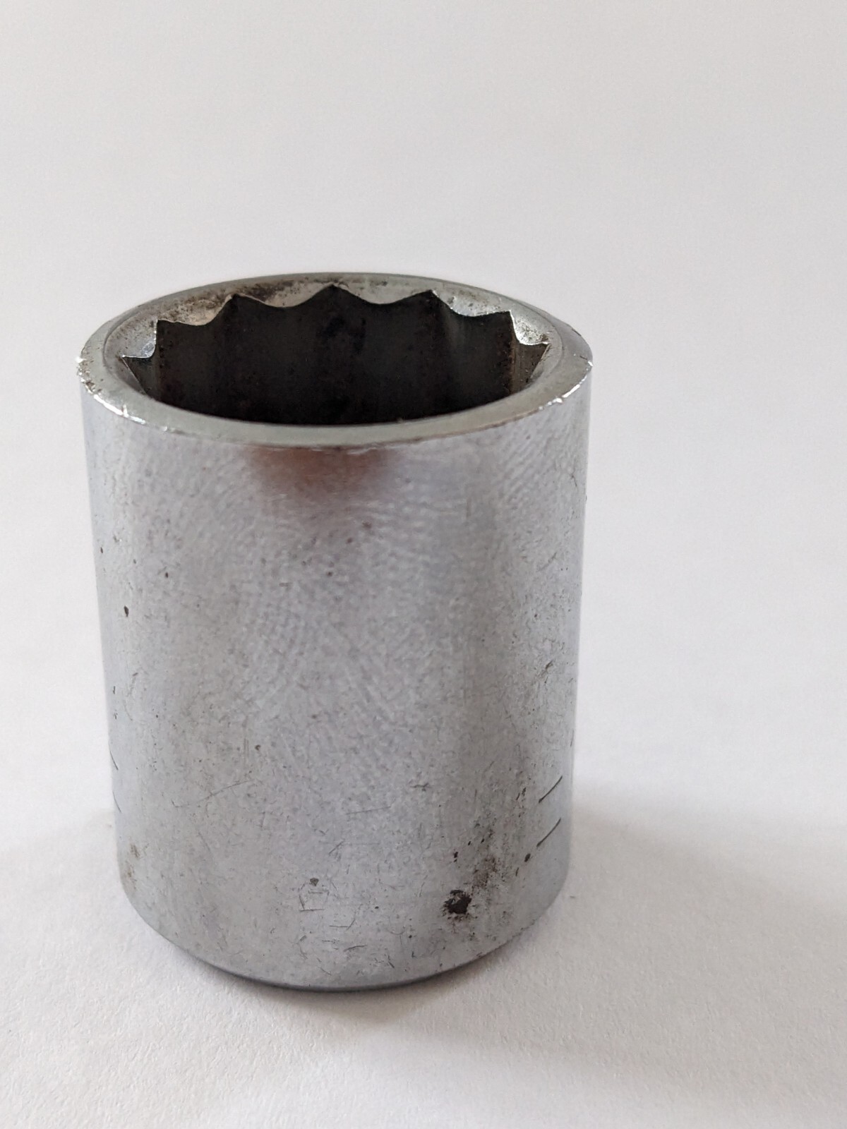 Stanley WorkMaster 86-267, 11/16″, 3/8″ Drive SAE Hand Socket, 12 Point