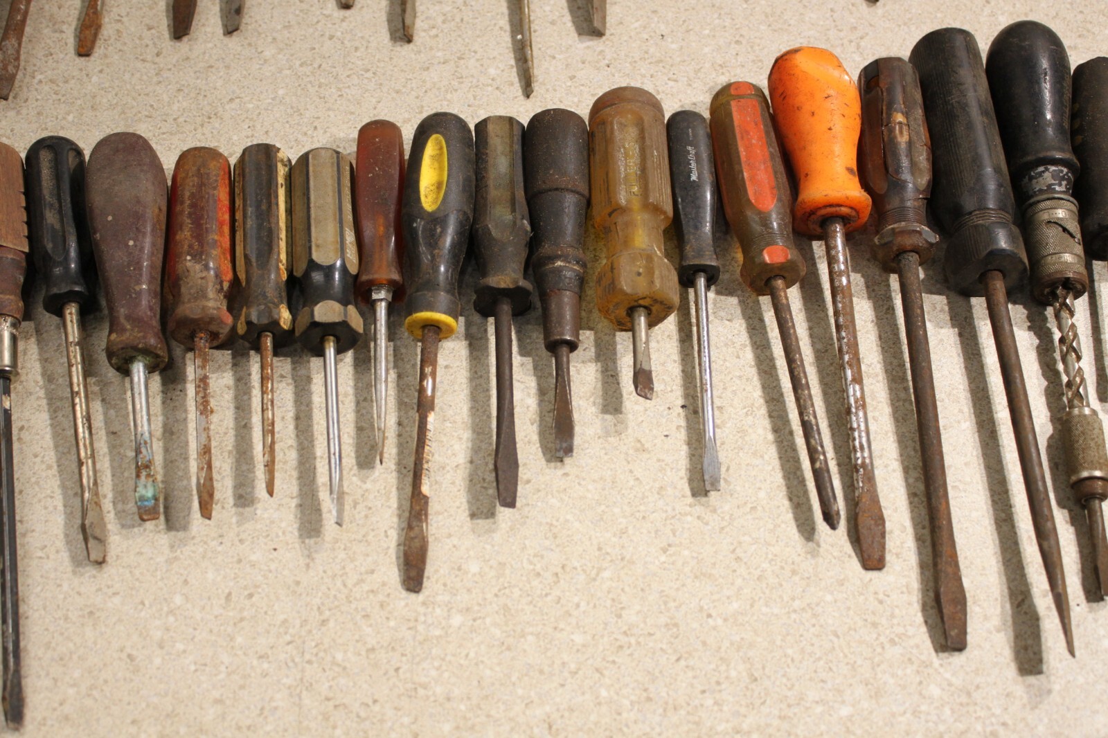 Lot Of Various Size Flat Head & Phillips Head Screwdrivers Vintage Old Tools9357