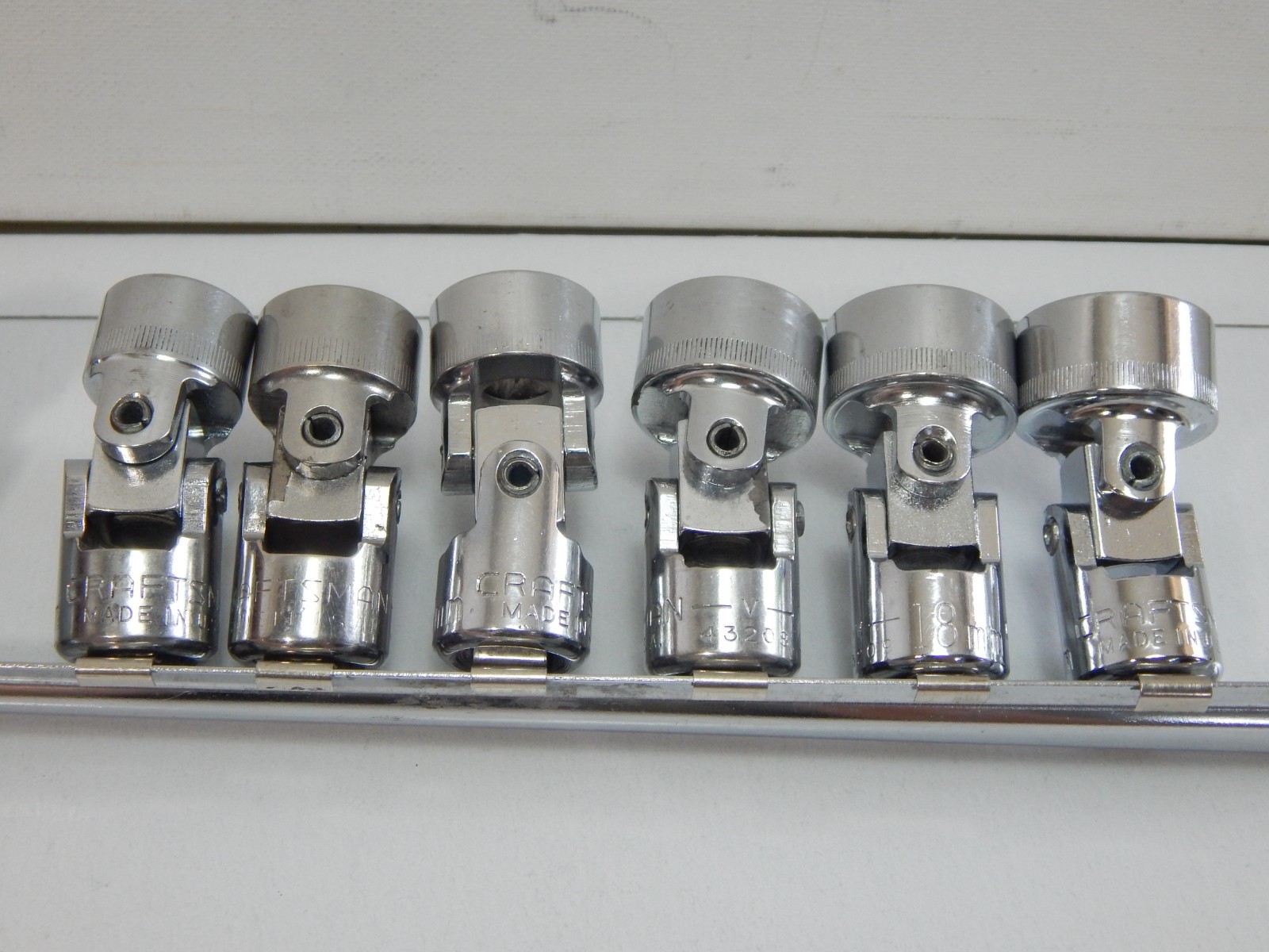 CRAFTSMAN 3/8″ Dr. 10PC. METRIC UNIVERSAL SWIVEL SOCKET SET, 10-19MM -V- SERIES