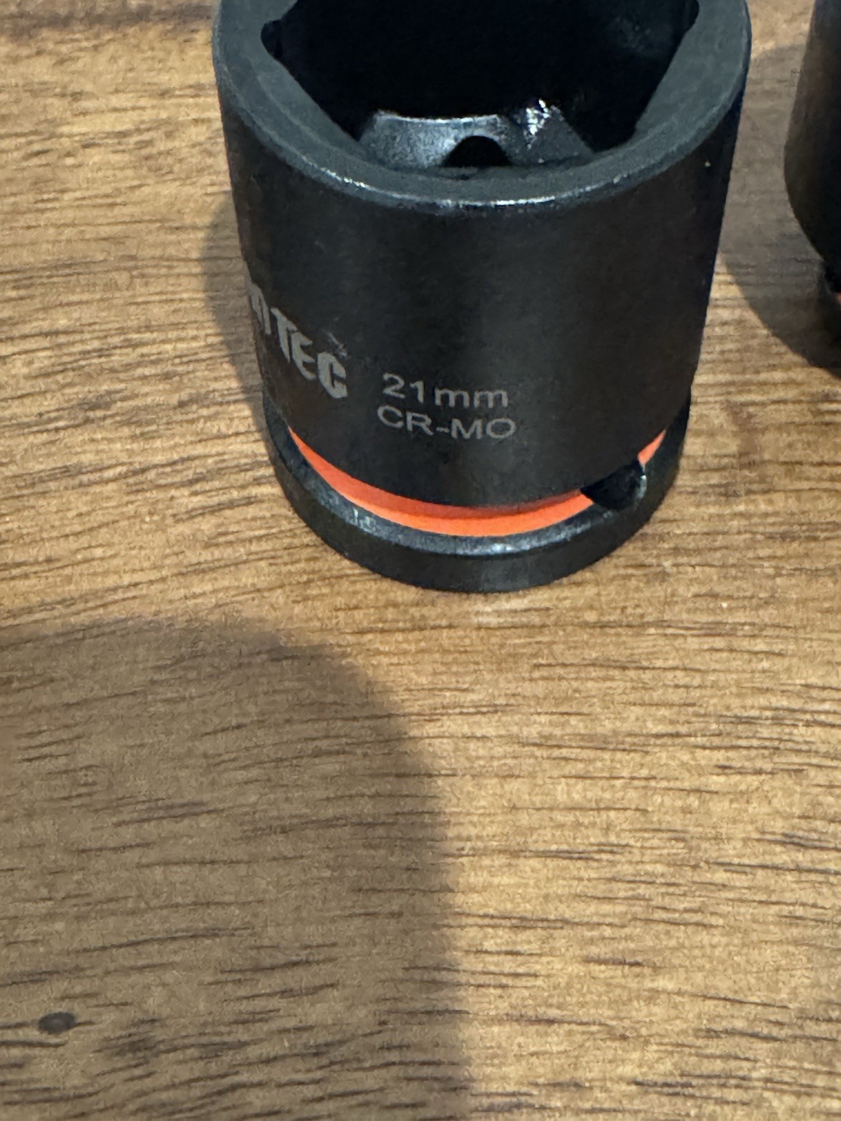 Set of 5 Jujentec 6 point sockets- varying sizes (3/8 in, 1/2 in, 21mm, 22mm, 24