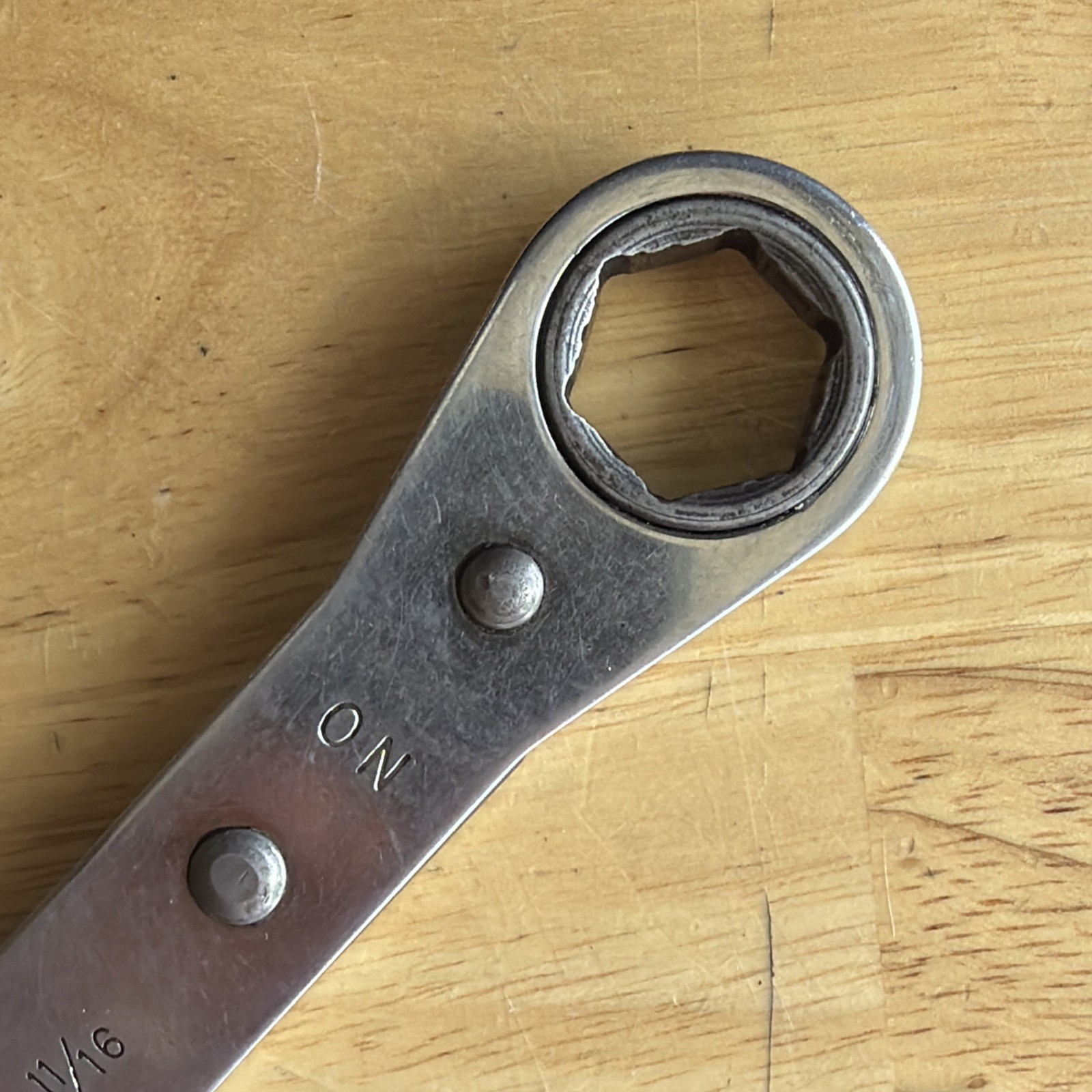 Snap On Tools 5/8″ x 11/16″ Ratcheting Box End Wrench 6 Point R2022S Vtg USA