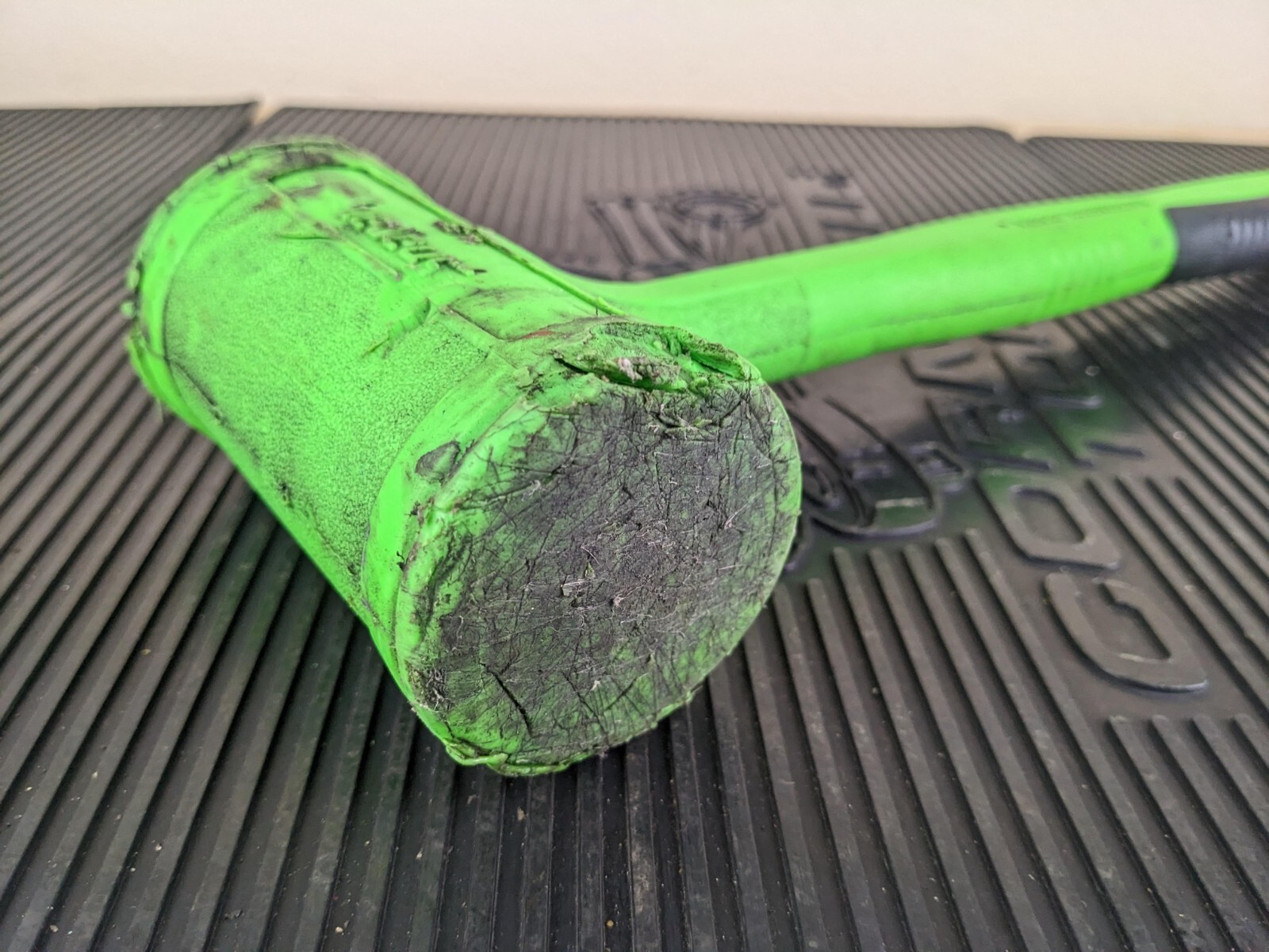 #as285 Snap-On HBFE48 Dead Blow 48-Ounce Soft Grip Hammer Green