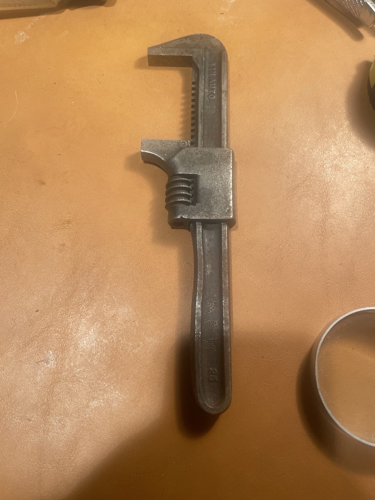 Vintage 9 IN AUTO Adjustable Pipe Wrench 9″ Long Opens to 2.5”