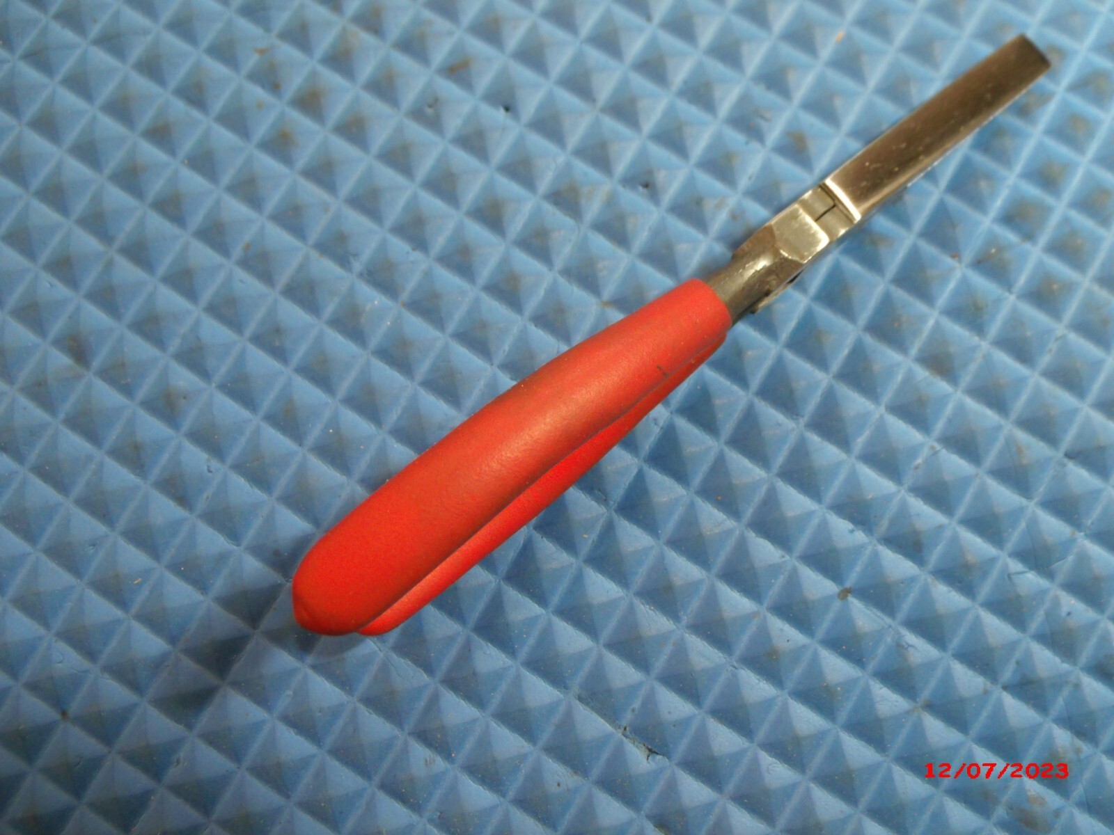 «CRESCENT» U.S.A. #650-1 FLAT NOSED PLIERS WITH WIRE CUTTERS AND RED VINYL GRIPS