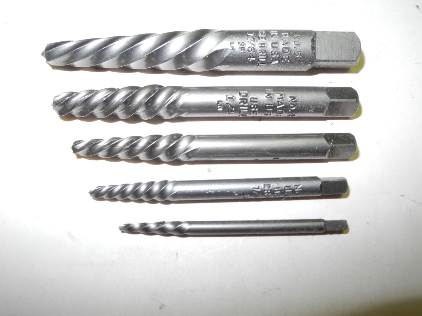 DAYTON 5 PIECE SPIRAL FLUTED SCREW EXTRACTOR SET, 1/4 – 3/4 UNUSED NOS IN CASE