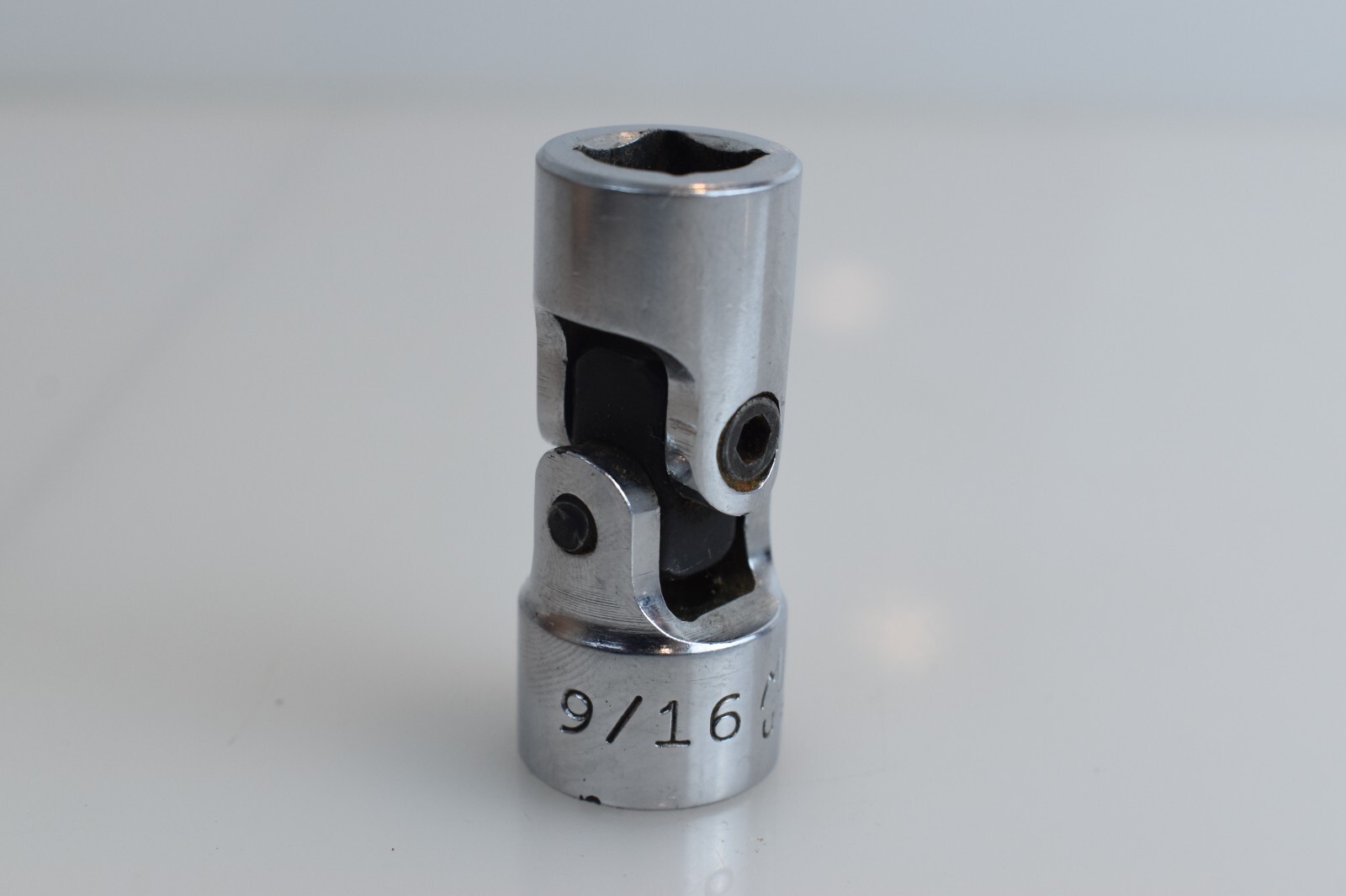 Mac Tools USA XU186 9/16″ SAE Shallow Swivel Socket 3/8″ Drive 6 Point Chrome