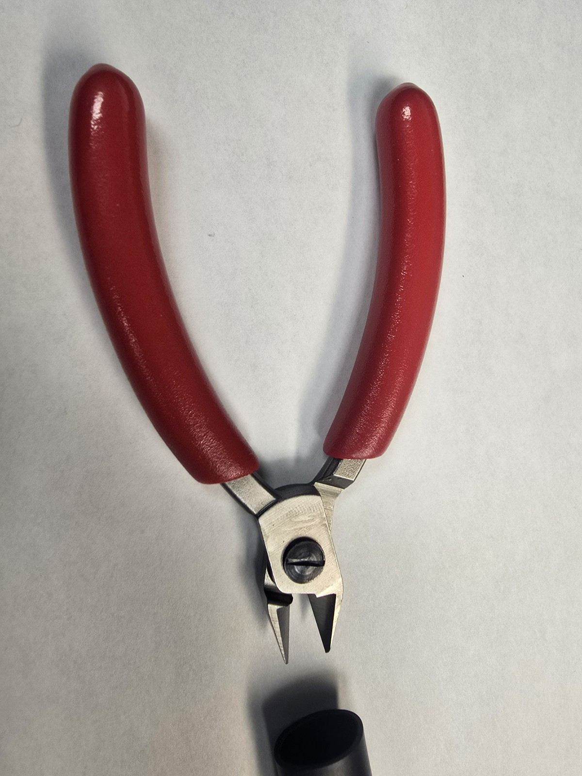 Snap-on Tools NEW RED Soft Grip Precision Oval Diagonal Cutting Pliers P88145A