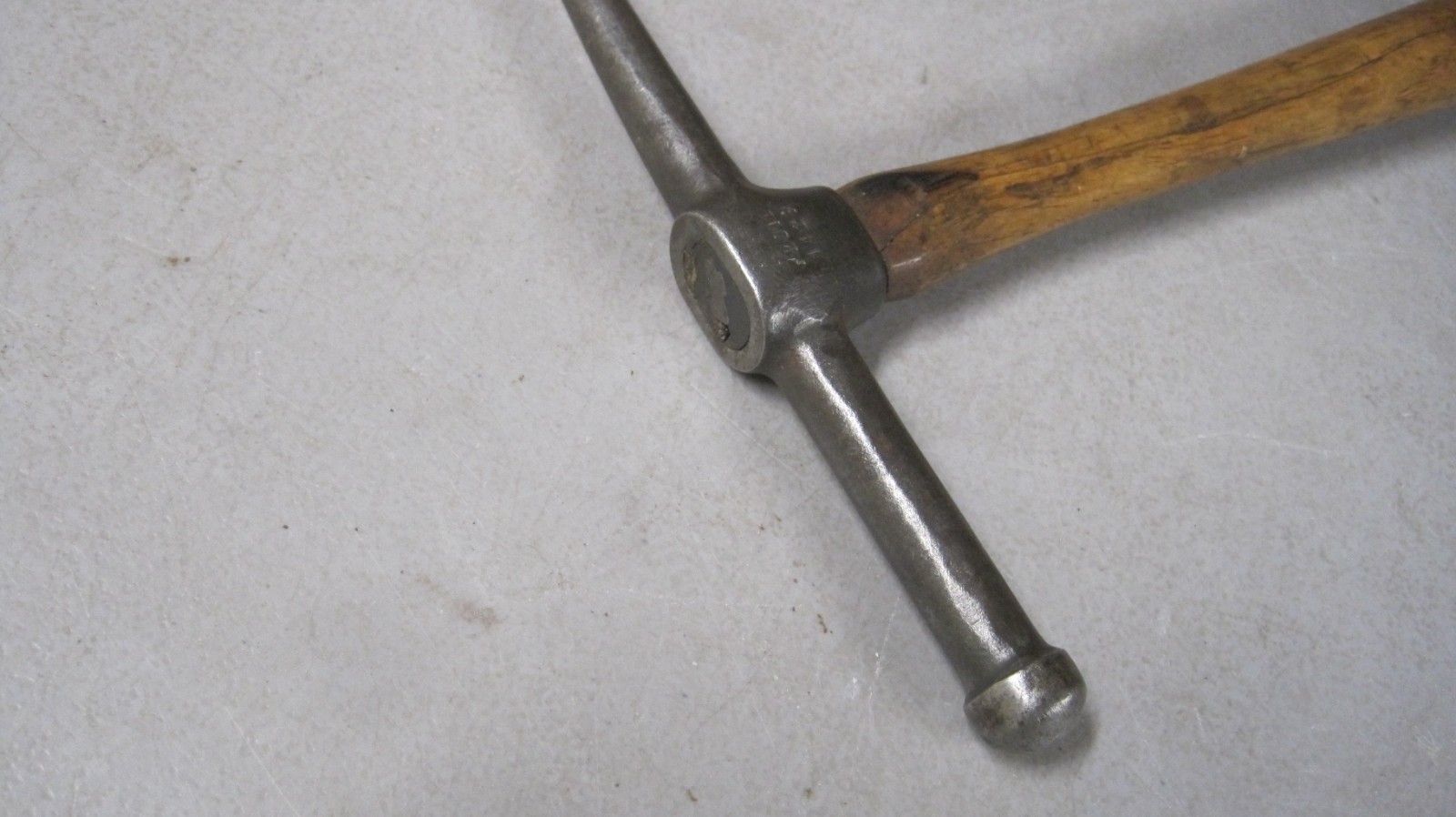 VINTAGE PLOMB AUTO BODY HAMMER # 1429 NICE