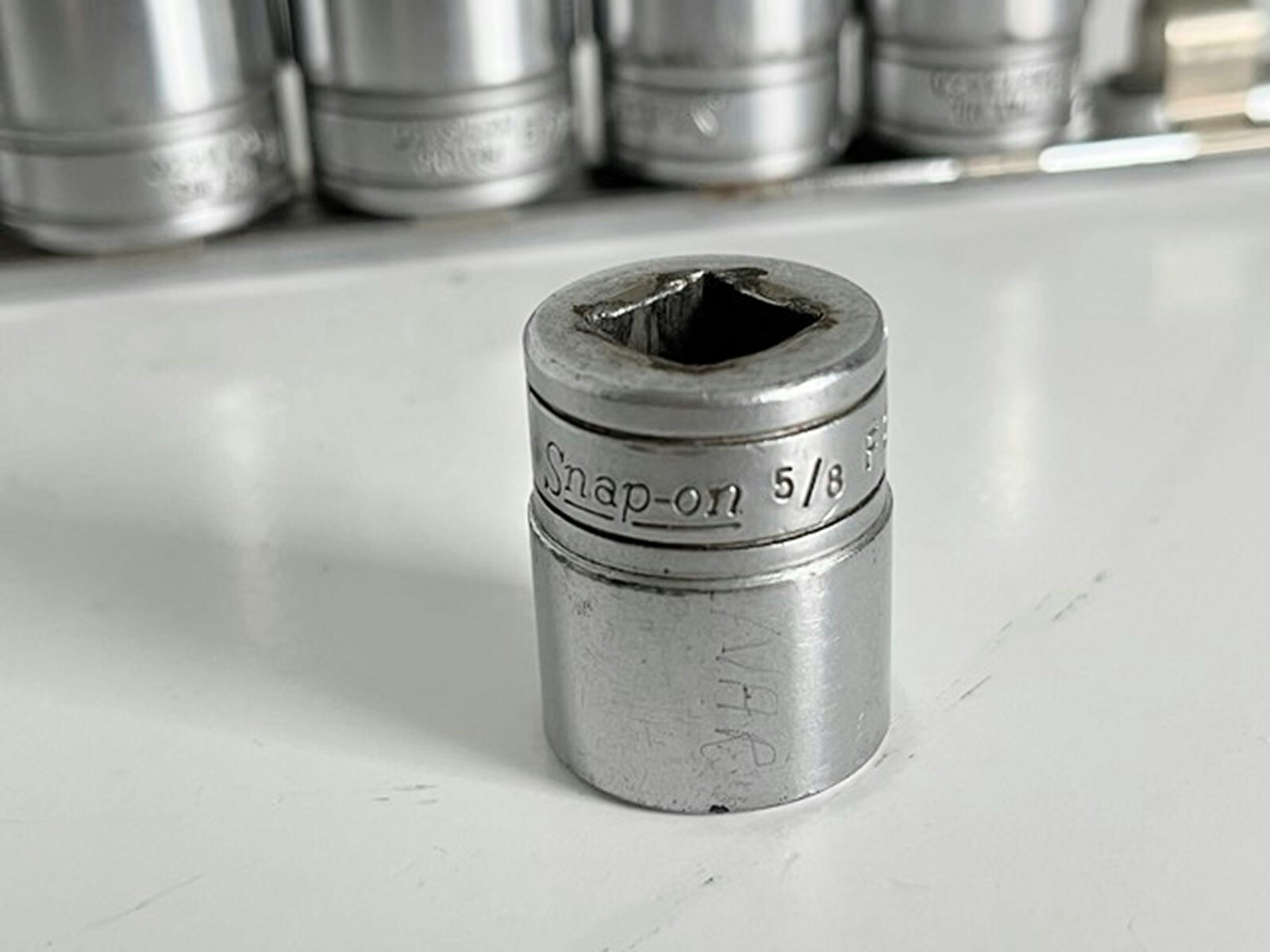 SNAP-ON TOOLS 6-piece 12 Point 3/8″ Drive SAE Sockets on Rail 5/8″ to 1″ Sizes