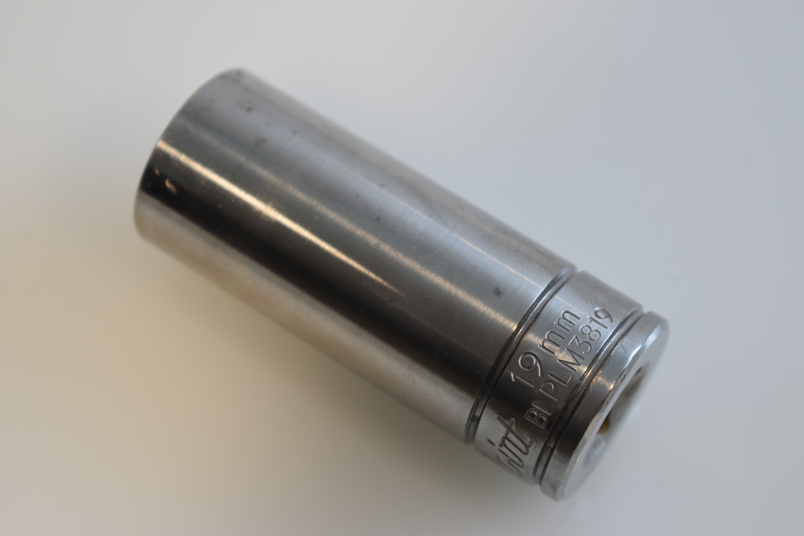 Blue Point Tools BLPLM3819 19mm Metric Deep Socket 3/8″ Drive 12 Point Chrome