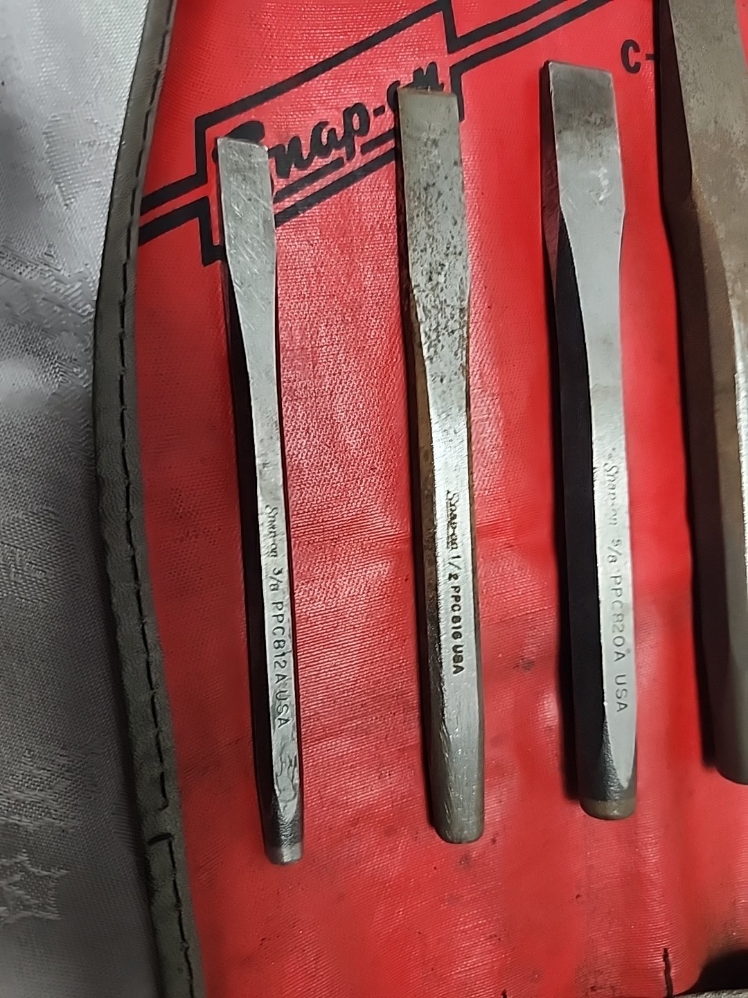 Snap on Tools 5 Piece Flat Chisel Set w/ C-50B Kit Bag. Used