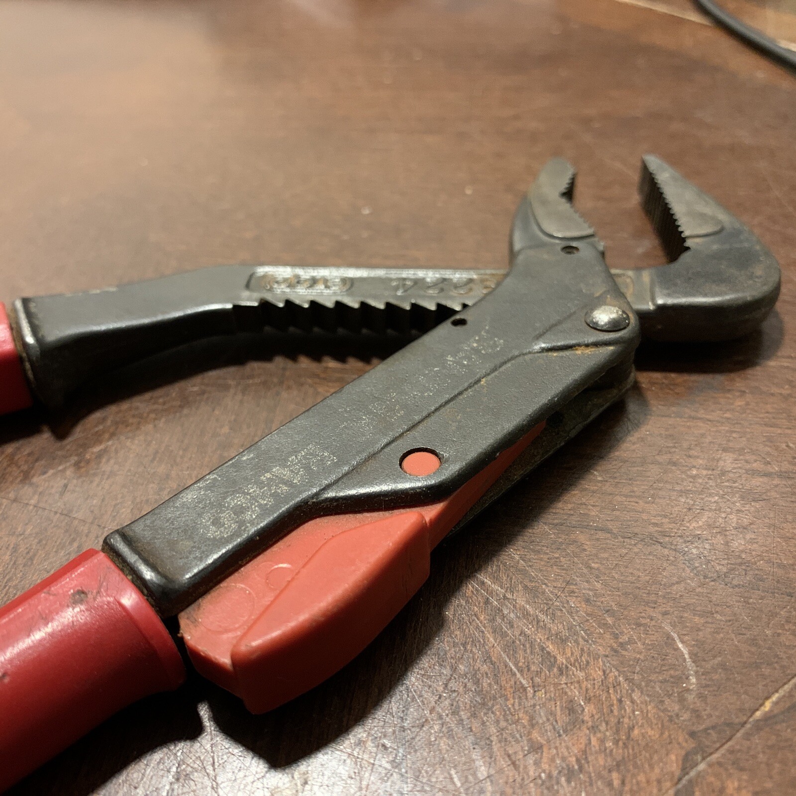 Bahco Tools France Slim Push Buttom Adjustable Slip Joint Plers ergo 8224 Red 9″
