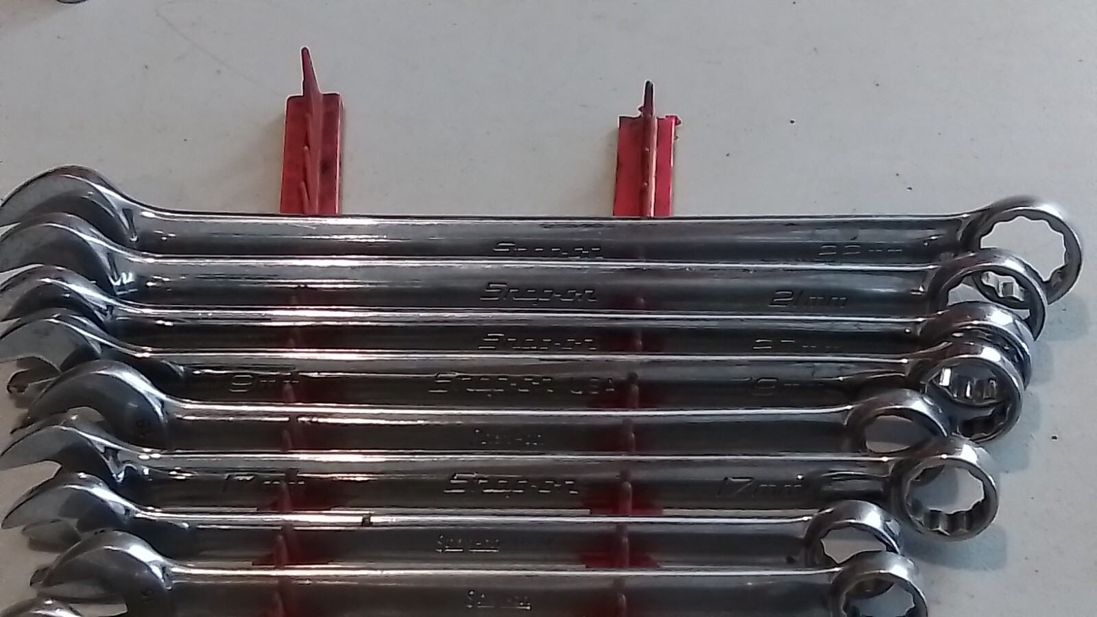 SNAP ON 13 PIECE METRIC OEXM 12 PT. COMBINATION WRENCH SET FROM 10-22MM. W/RACK