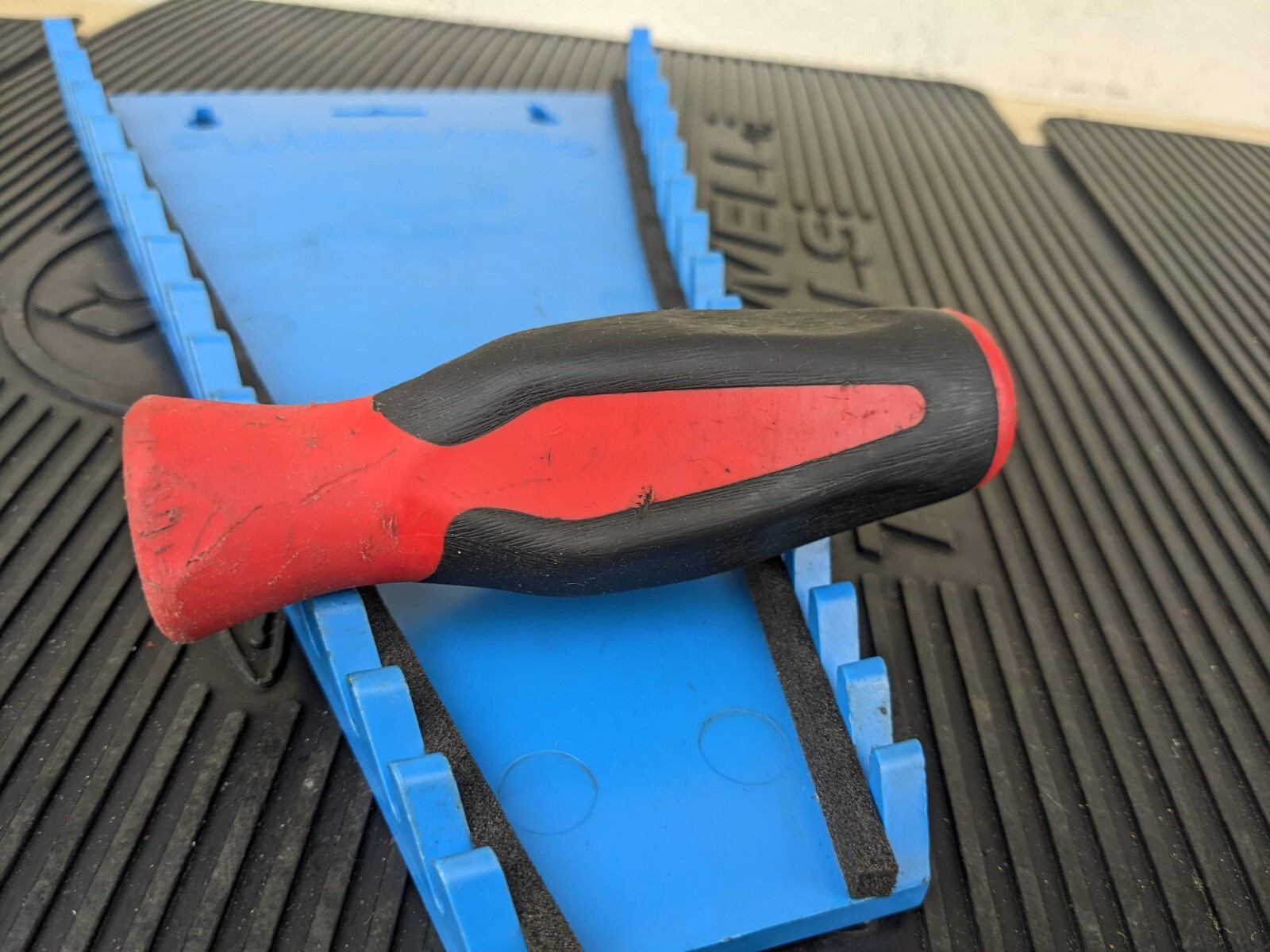 #bd747 Snap-on USA RED Soft Grip for 7/32″ Flat Cabinet Screwdriver SGD4120BR