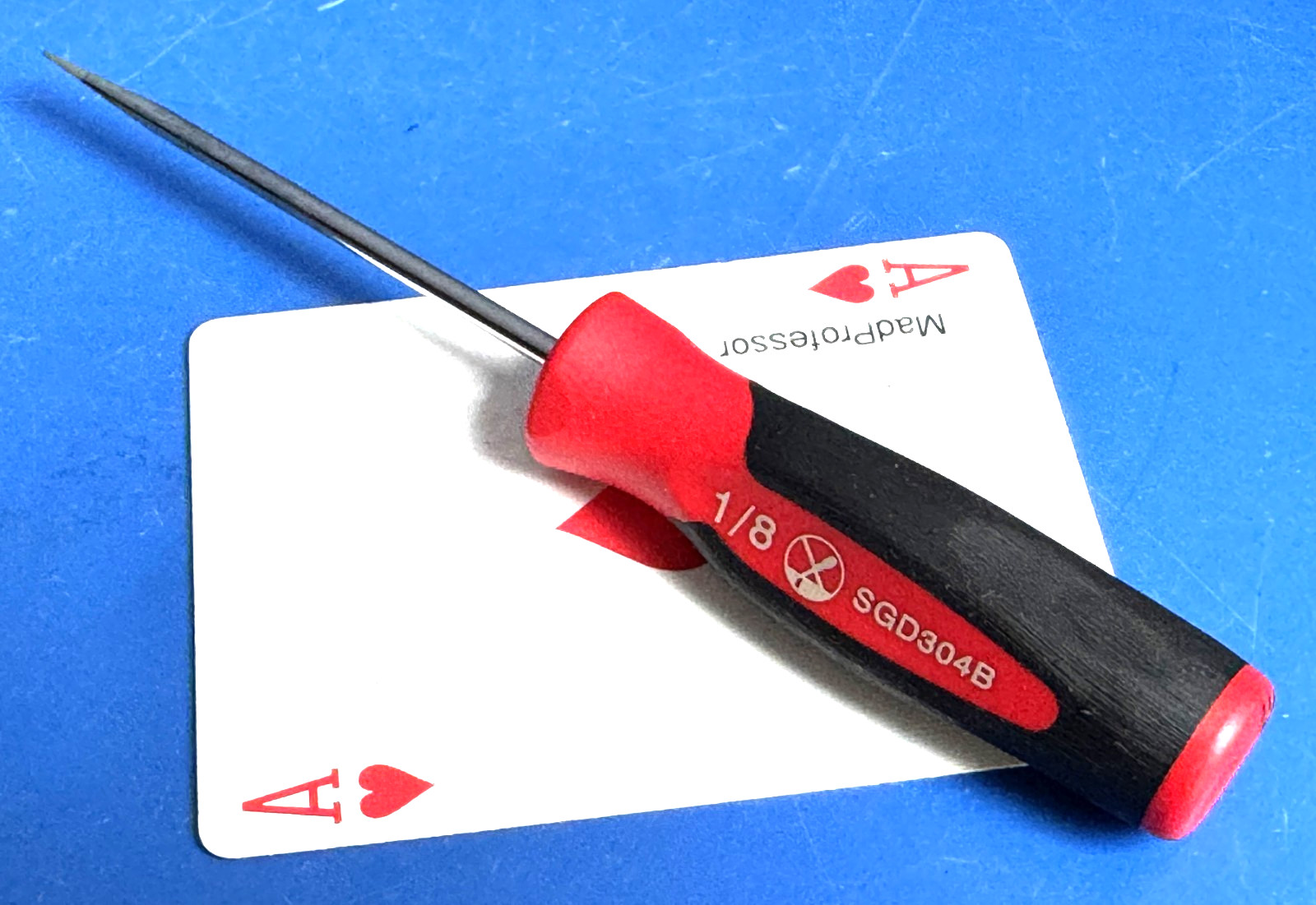 Snap-on Instinct Red Soft Grip Mini-tip 1/8″ Flat Tip Screwdriver SGD304B NEW