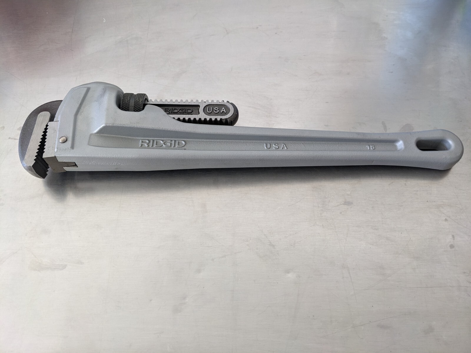RIDGID 18″ Grey Aluminum Straight Jaw Pipe Wrench (Made in USA)