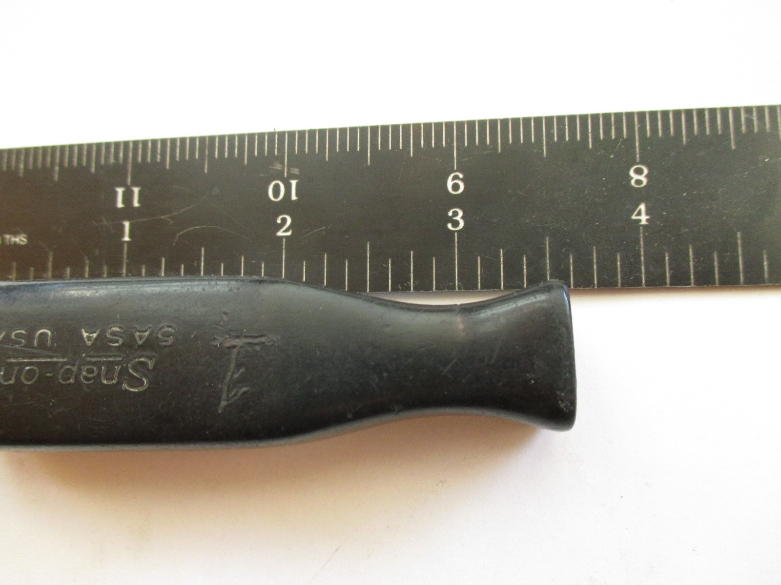 Snap-On Replacement Screwdriver Handle Black. ~3/4″ x 3-7/16″. 1/4″ Inside Diam