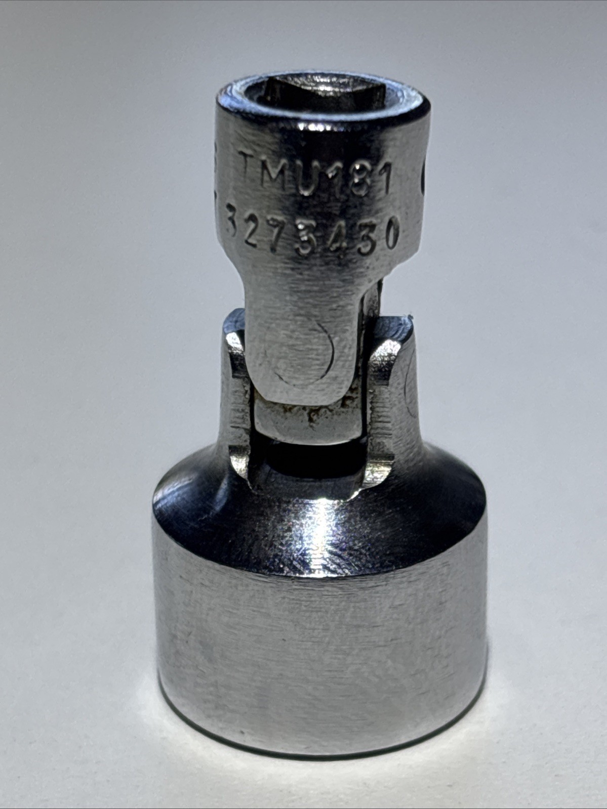 Snap-on Tools TMU181 9/16″ 12pt Point 1/4″ Dr Universal Swivel Socket 🇺🇸