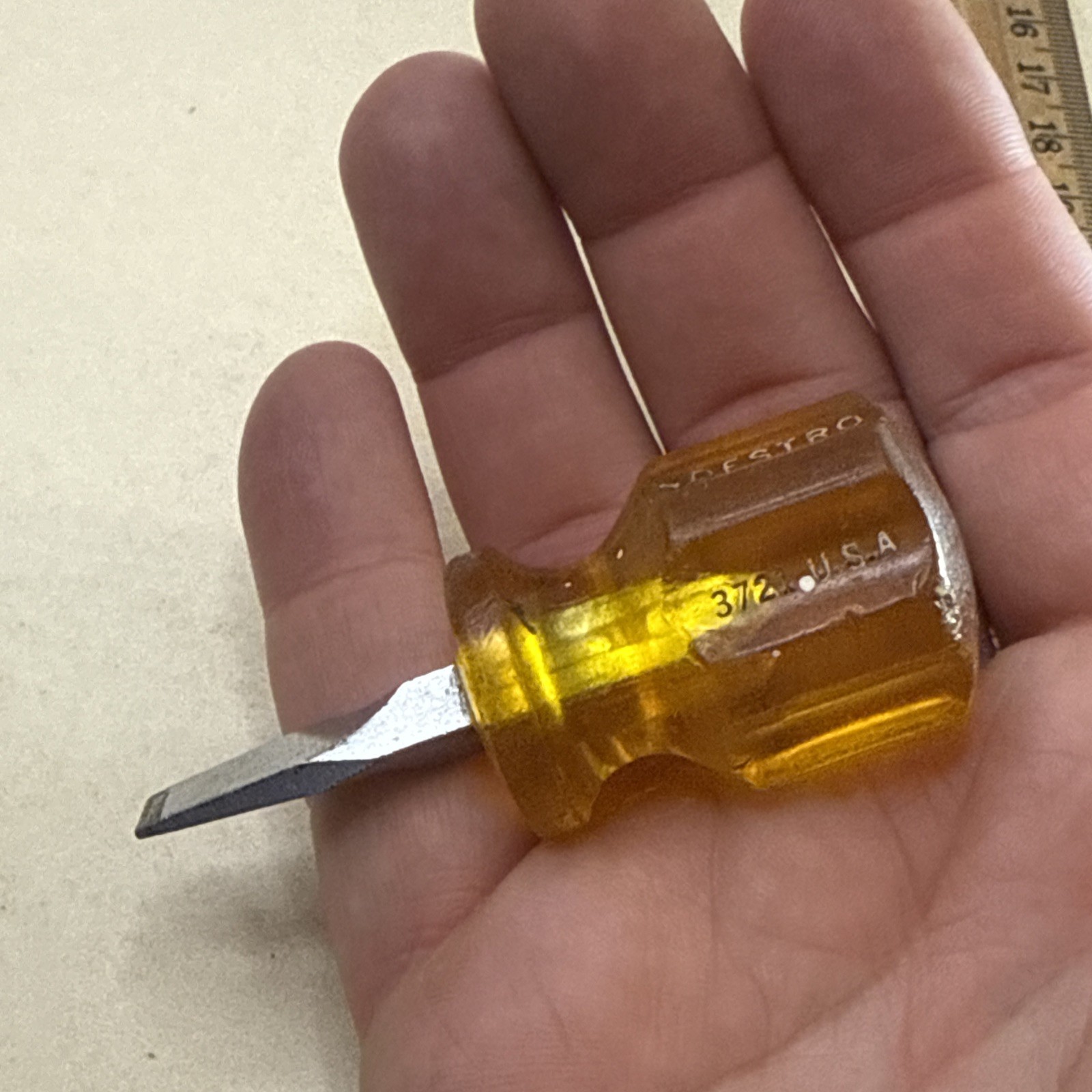 Vintage INDESTRO Amber 3721 Square Shank 1-1/4″ Stubby Flathead Screwdriver old