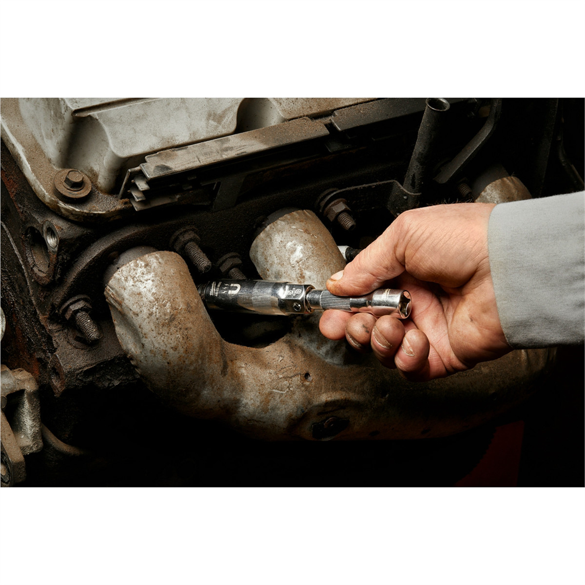 Milwaukee Tool 3/8″ Drive 5/8″ Magentic Spark Plug Socket